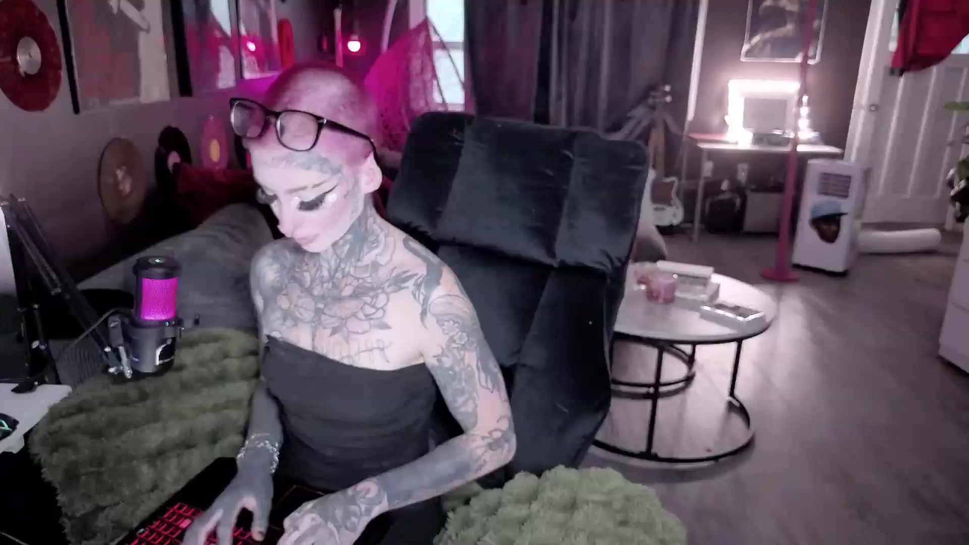 Gallery image thumbnail from Tattoobambi's myfreecams stream on, 08/08/2026, 02:40 image 9 of 20