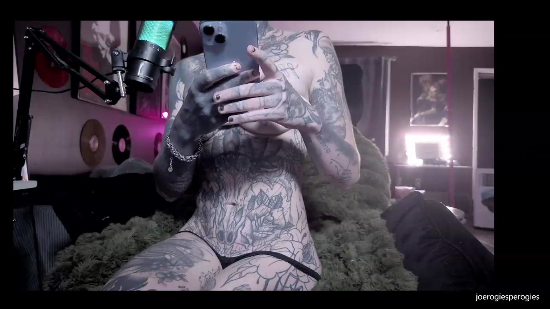 Gallery image thumbnail from Tattoobambi's myfreecams stream on, 08/11/2026, 02:01 image 17 of 20