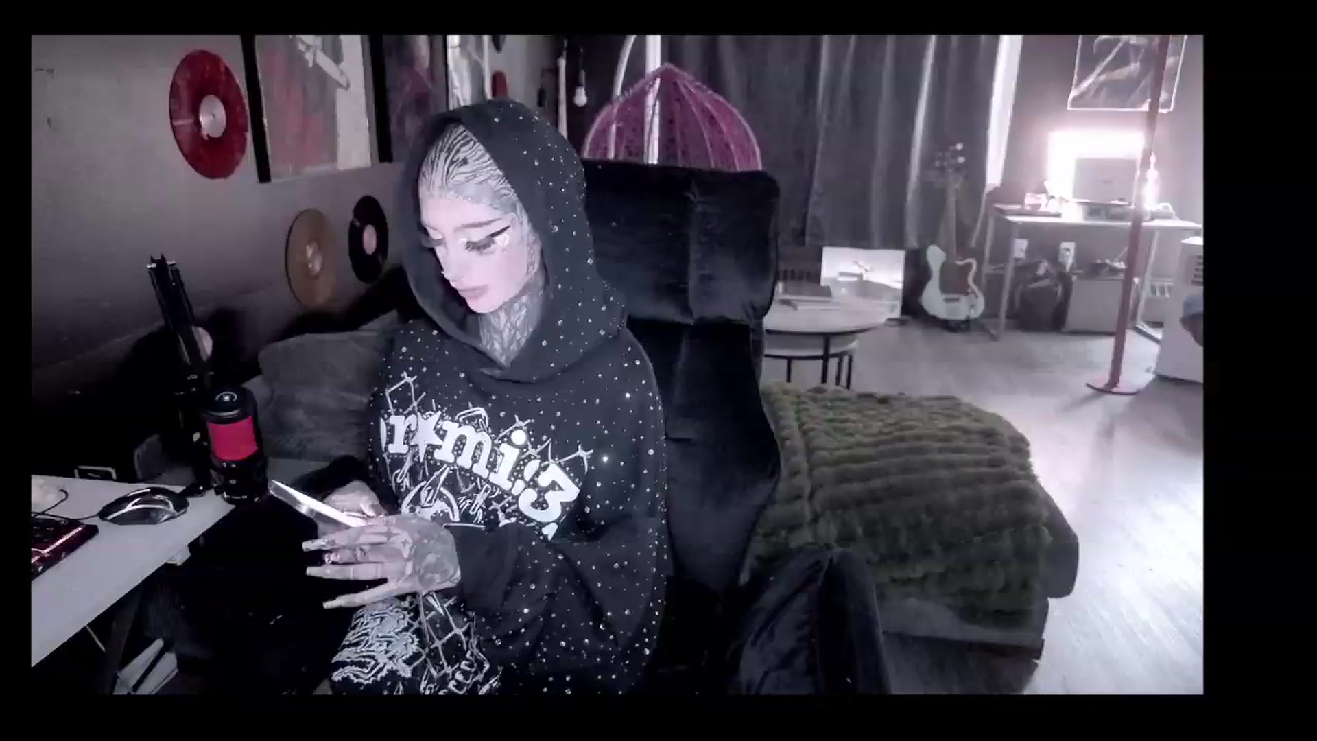 Gallery image thumbnail from Tattoobambi's myfreecams stream on, 08/16/2026, 23:32 image 7 of 20