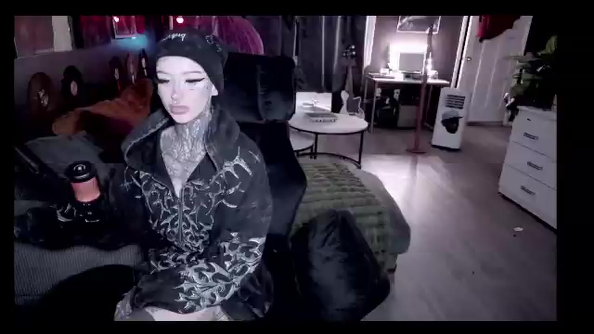 Gallery image thumbnail from Tattoobambi's myfreecams stream on, 08/19/2026, 01:23 image 19 of 20