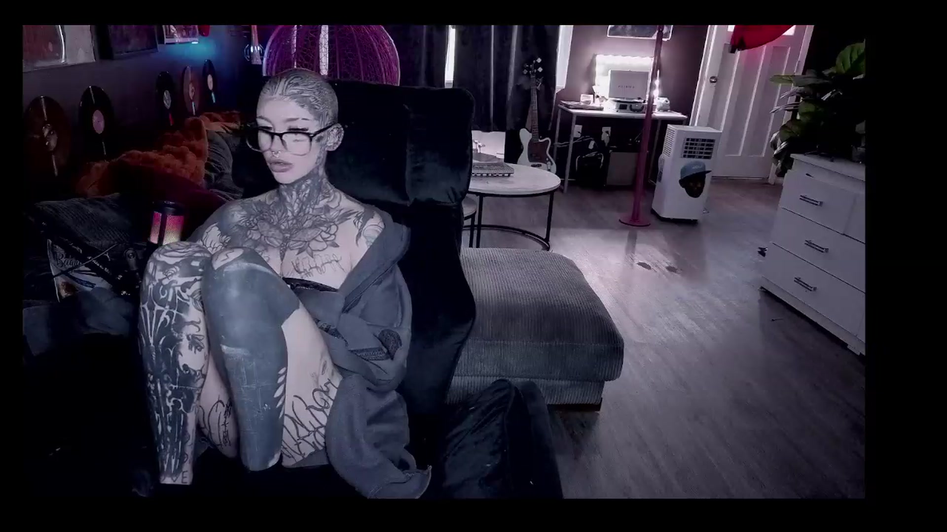 Gallery image thumbnail from Tattoobambi's myfreecams stream on, 08/20/2026, 01:30 image 10 of 20