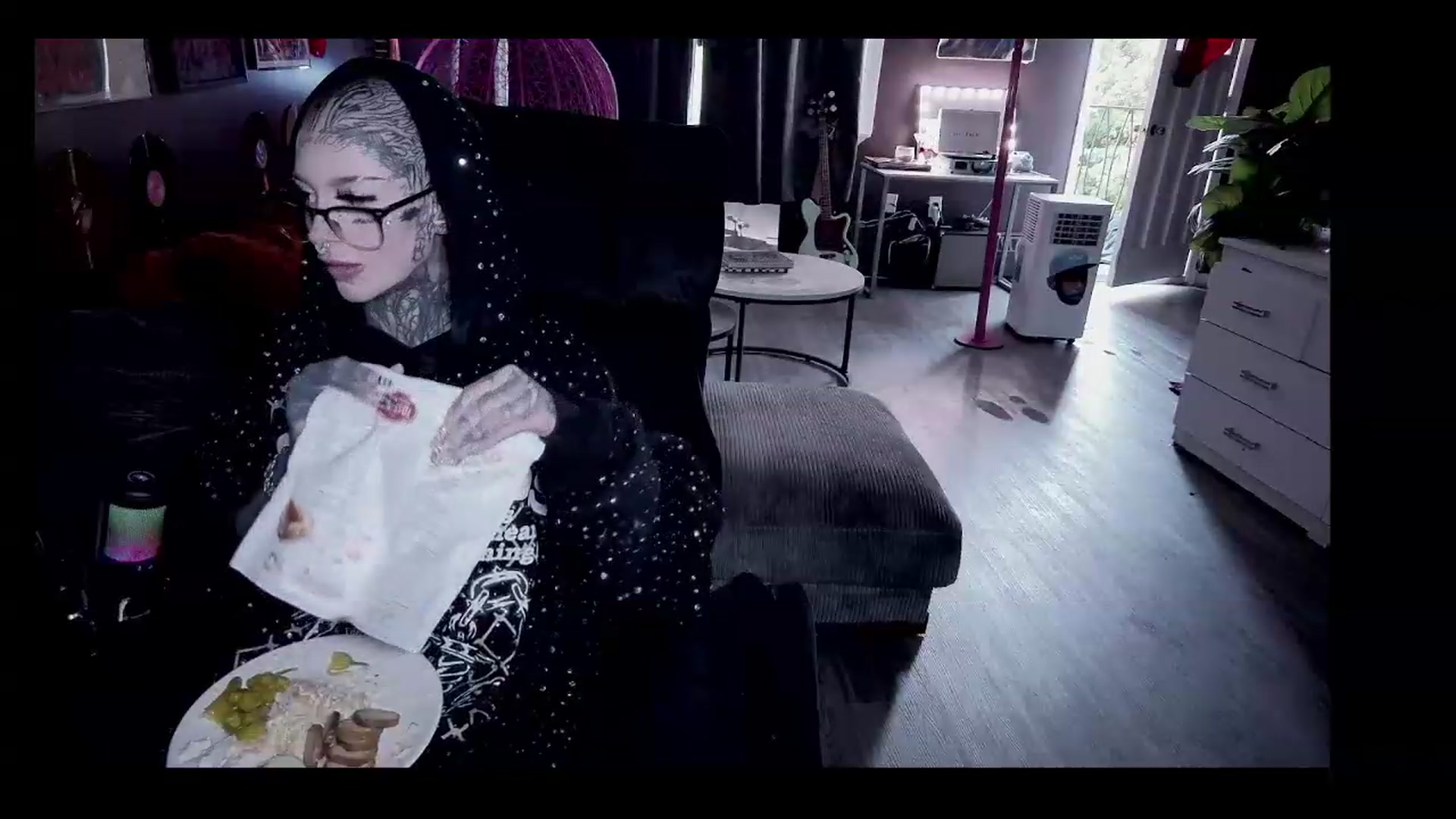 Gallery image thumbnail from Tattoobambi's myfreecams stream on, 08/20/2026, 01:30 image 8 of 20