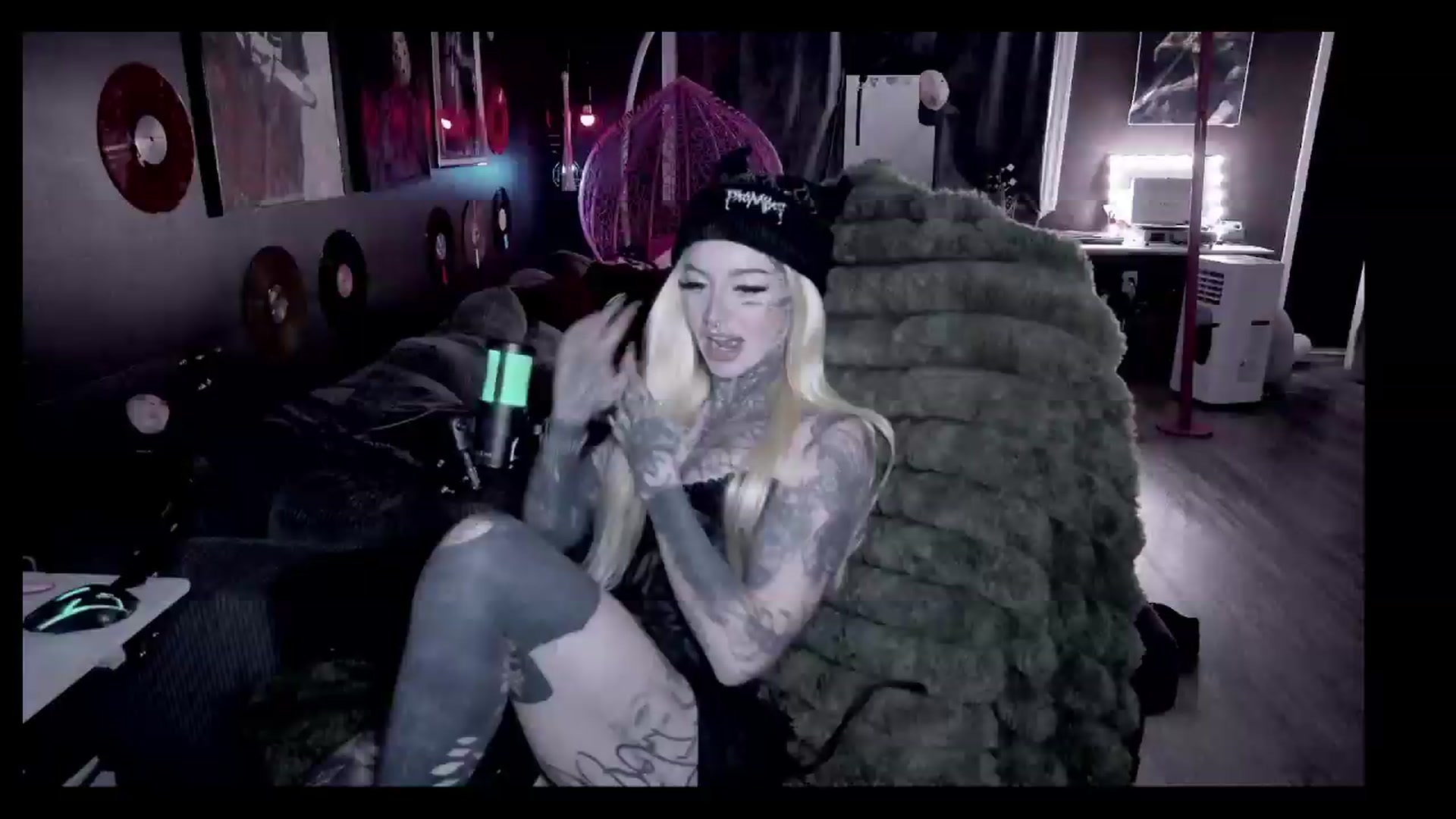 Gallery image thumbnail from Tattoobambi's myfreecams stream on, 08/24/2026, 04:37 image 11 of 20