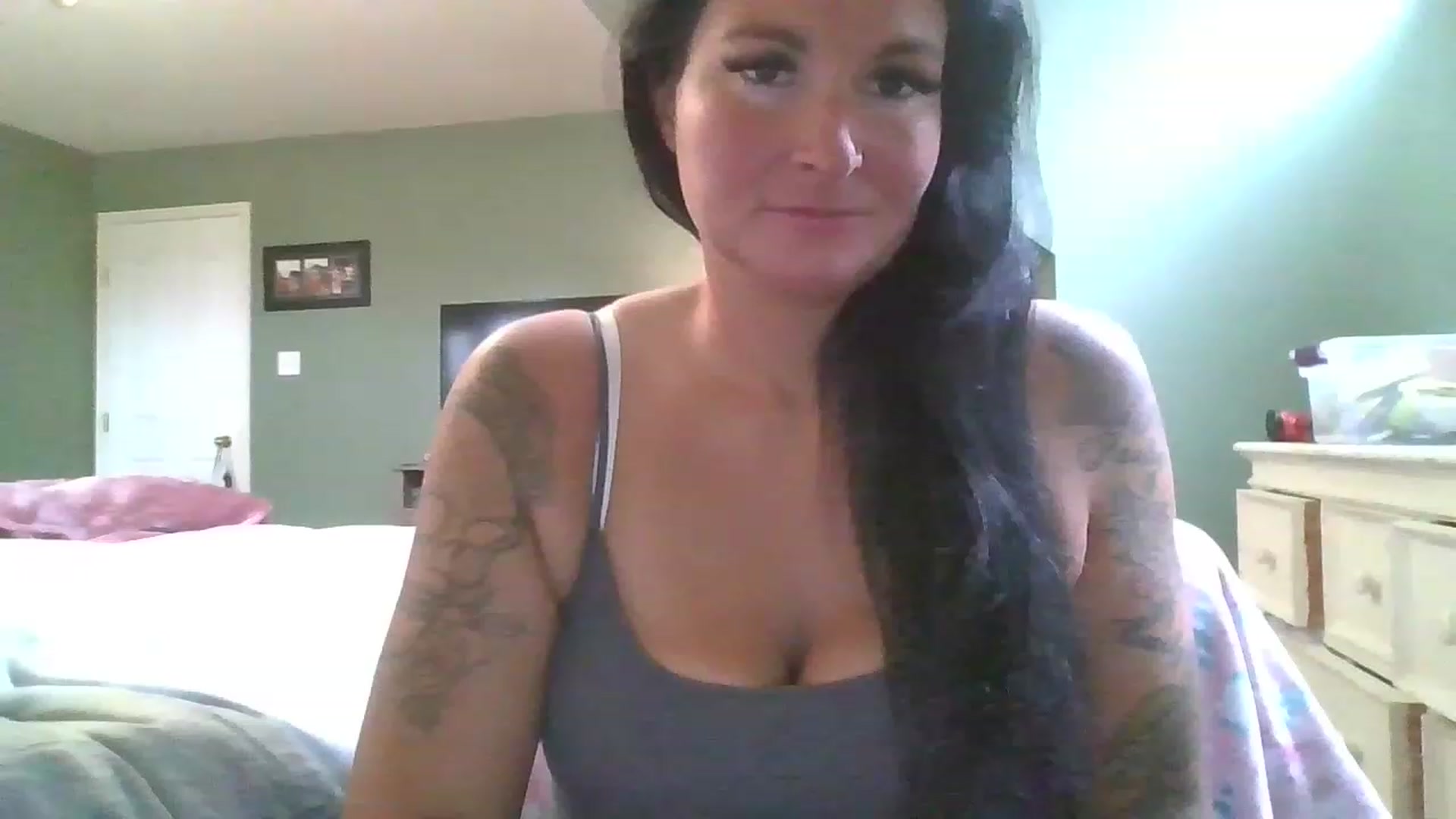 Gallery image thumbnail from Tattooedmomma's myfreecams stream on, 04/17/2023, 19:06 image 5 of 20