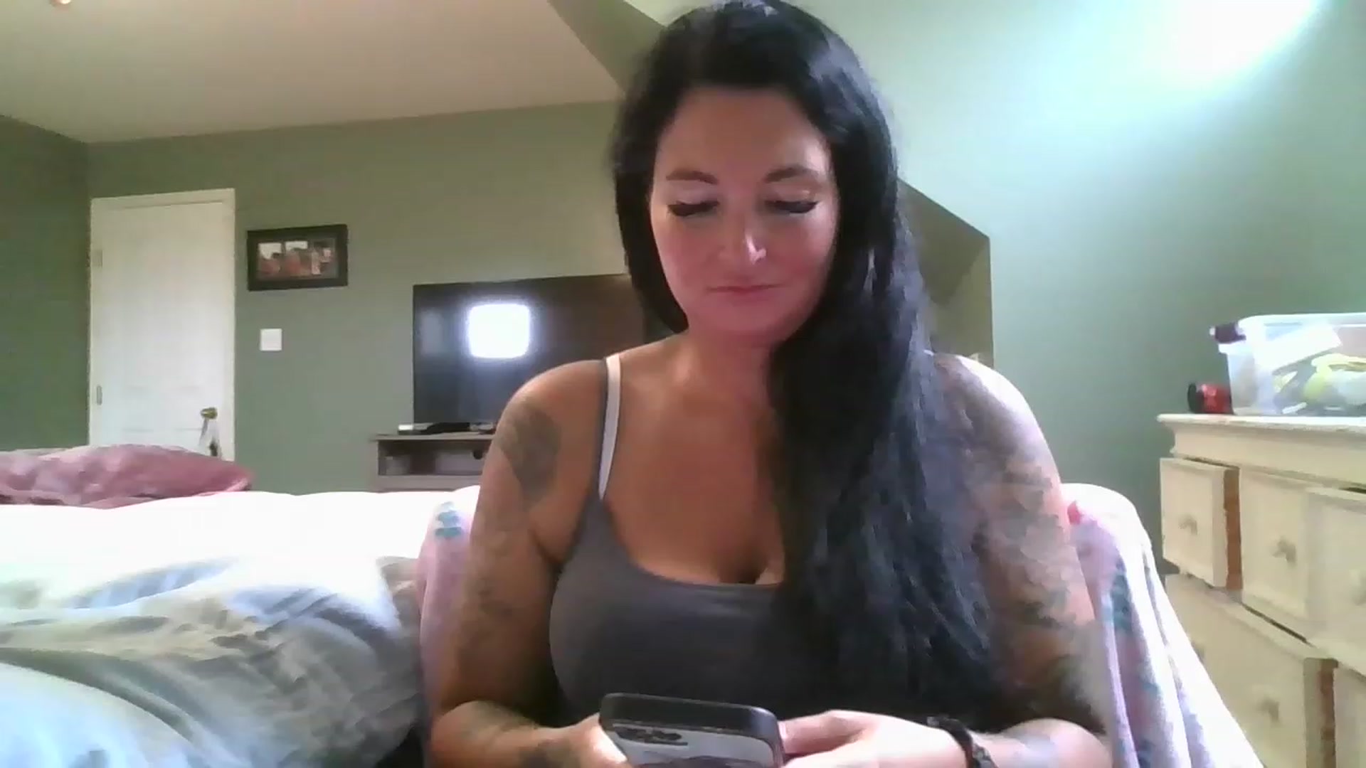 Gallery image thumbnail from Tattooedmomma's myfreecams stream on, 04/17/2023, 19:06 image 11 of 20