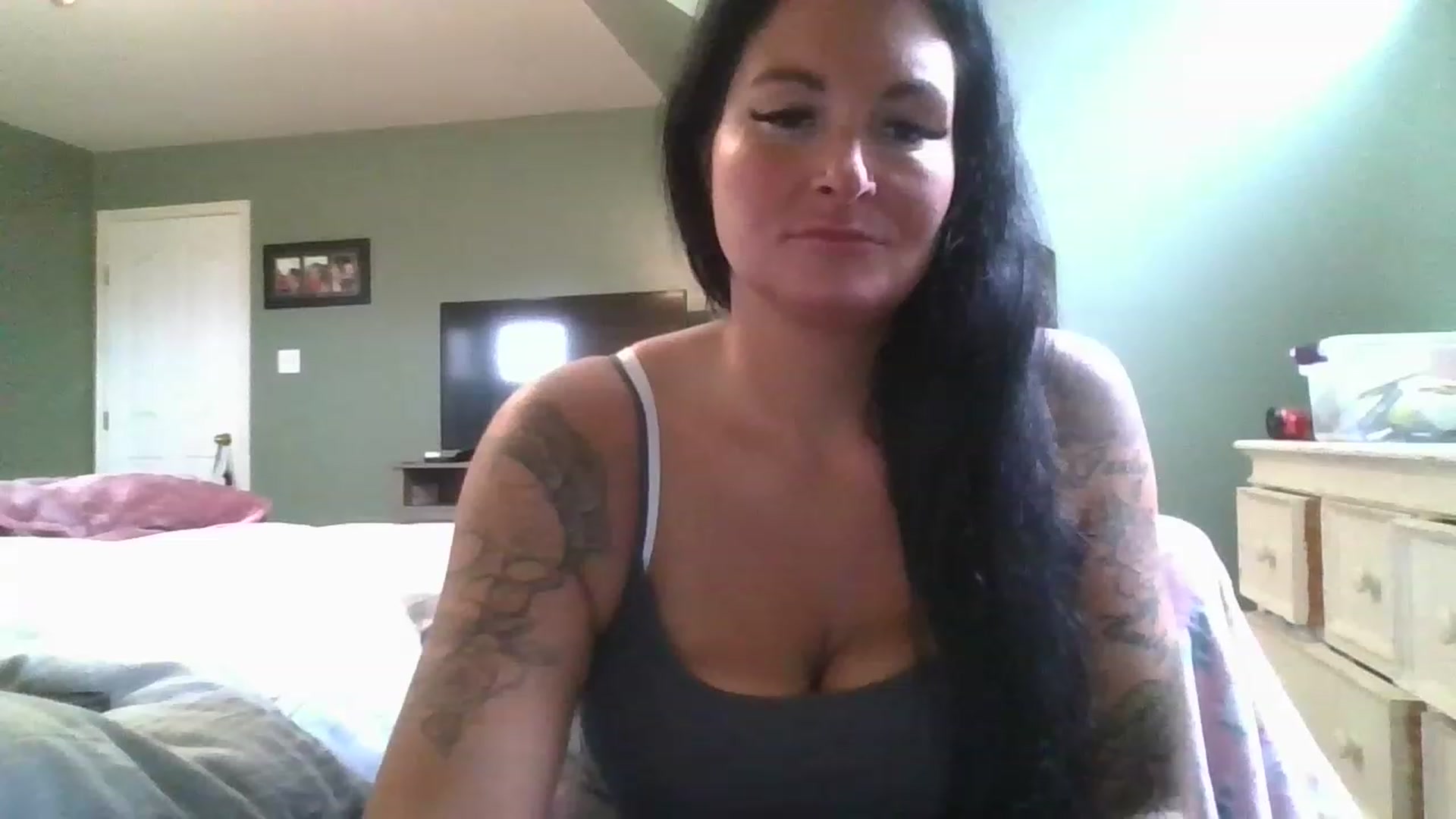 Gallery image thumbnail from Tattooedmomma's myfreecams stream on, 04/17/2023, 19:06 image 8 of 20