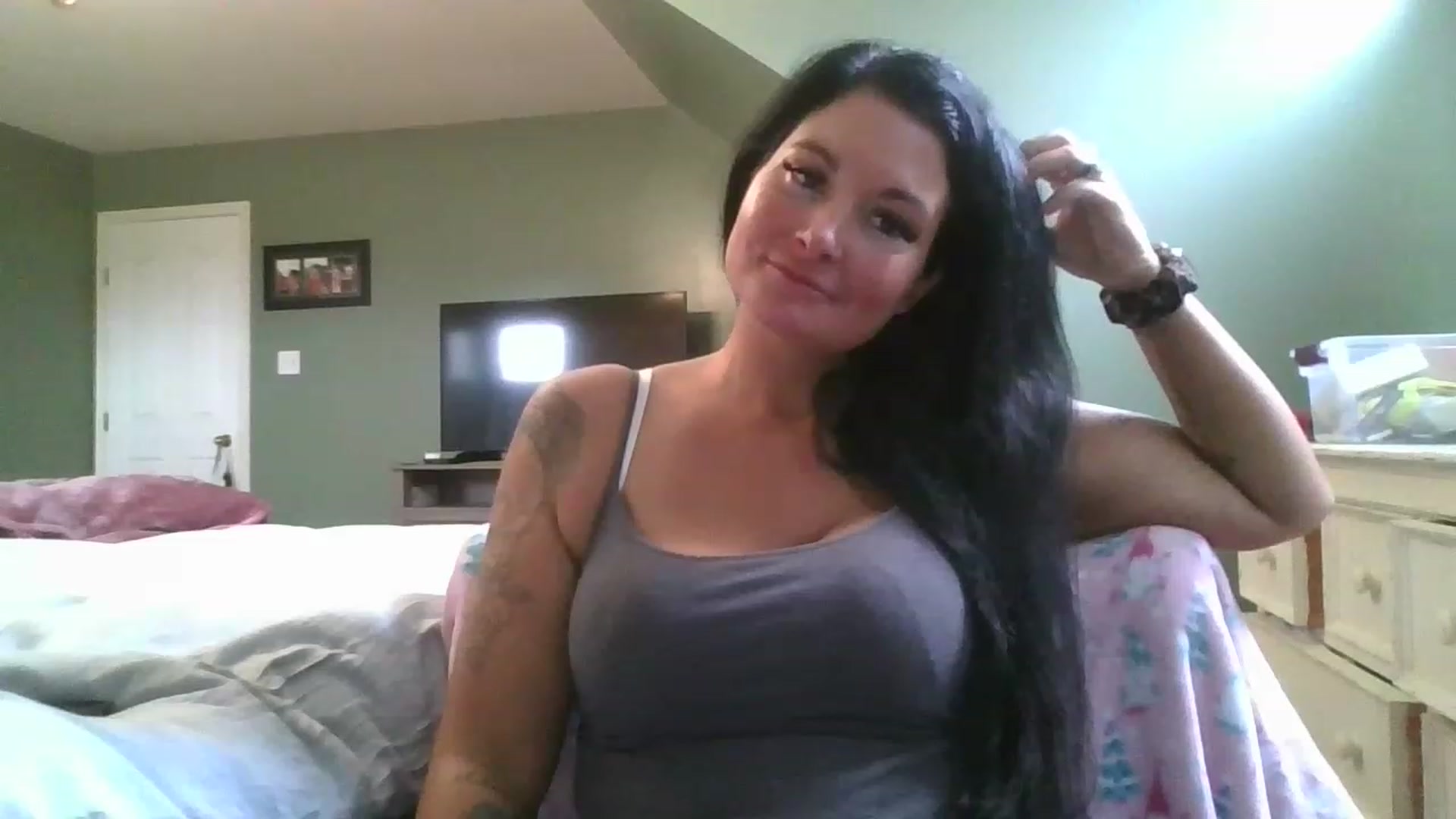 Gallery image thumbnail from Tattooedmomma's myfreecams stream on, 04/17/2023, 19:06 image 7 of 20