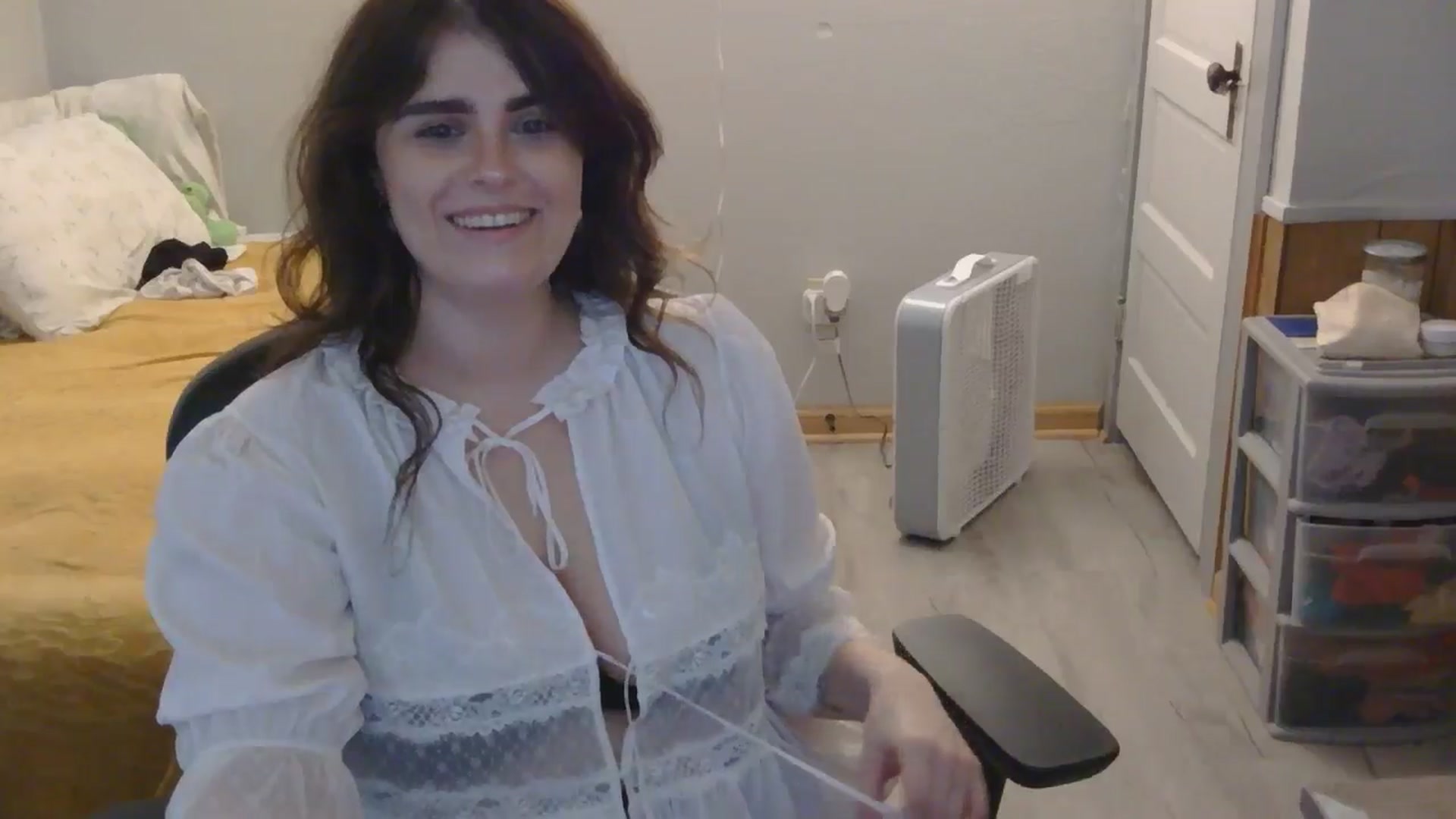 Gallery image thumbnail from TayExe's myfreecams stream on, 08/20/2025, 17:27 image 13 of 20