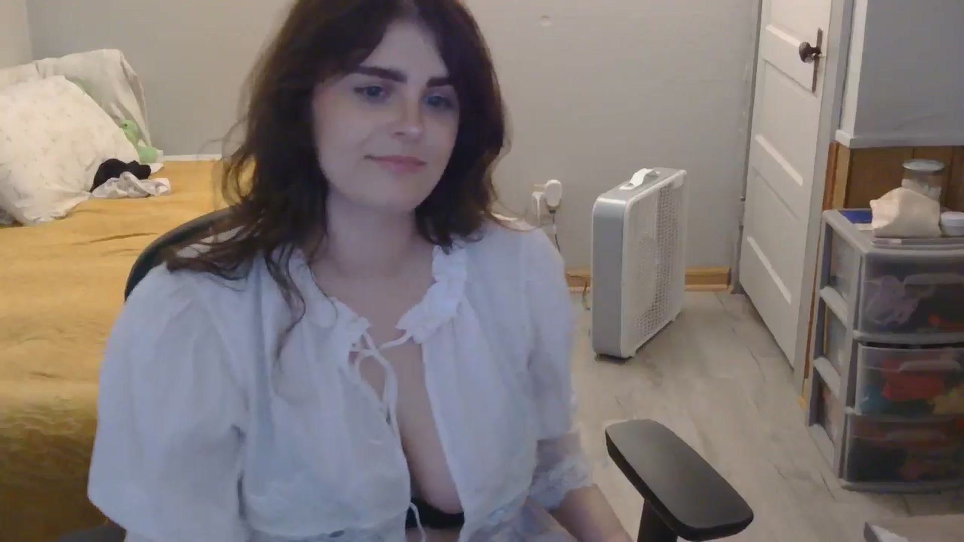 Gallery image thumbnail from TayExe's myfreecams stream on, 08/20/2025, 17:27 image 9 of 20