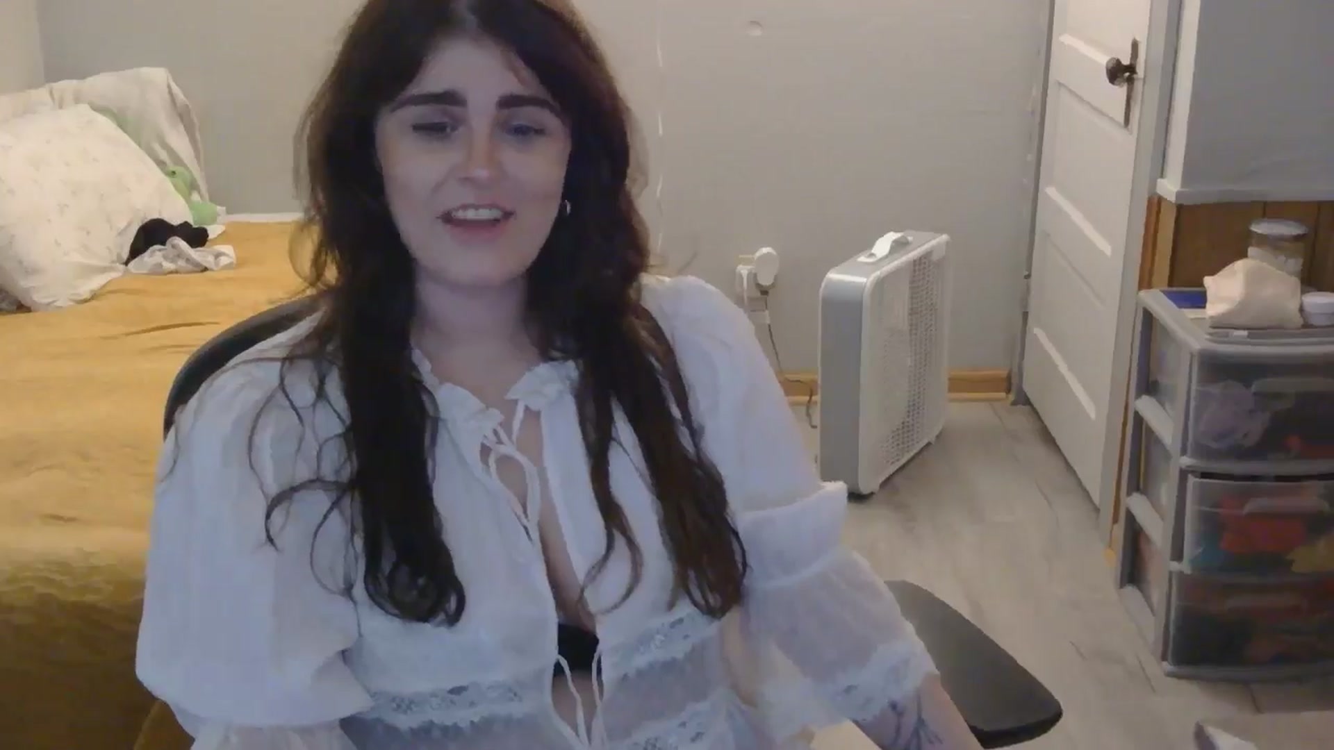 Gallery image thumbnail from TayExe's myfreecams stream on, 08/20/2025, 17:27 image 12 of 20