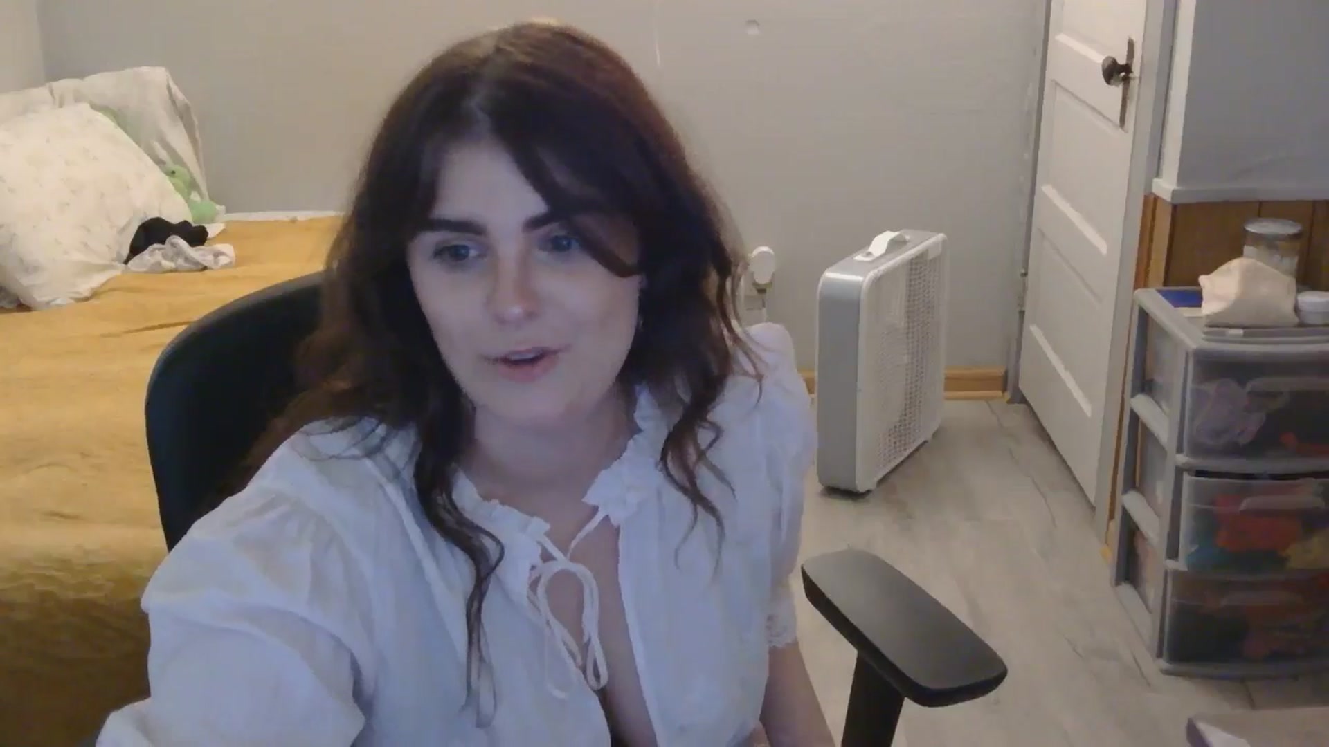 Gallery image thumbnail from TayExe's myfreecams stream on, 08/20/2025, 17:27 image 14 of 20