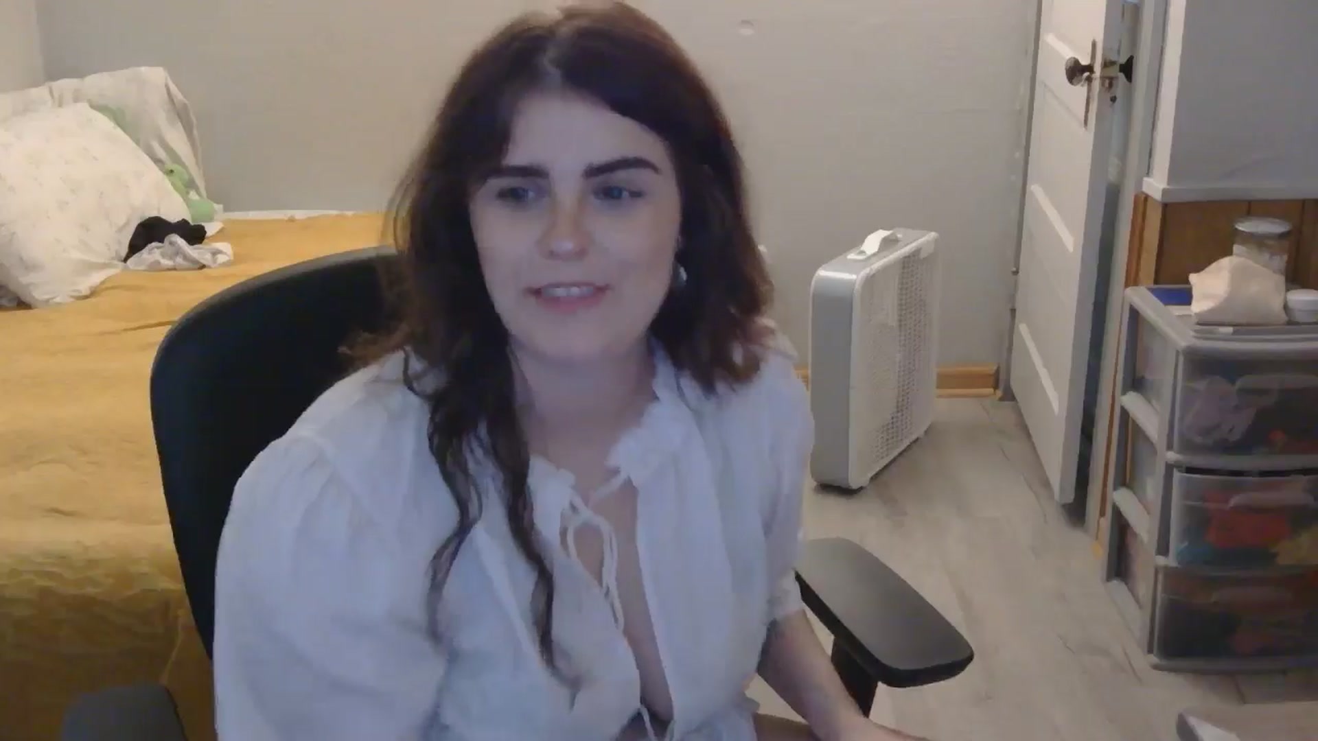 Gallery image thumbnail from TayExe's myfreecams stream on, 08/20/2025, 17:27 image 15 of 20