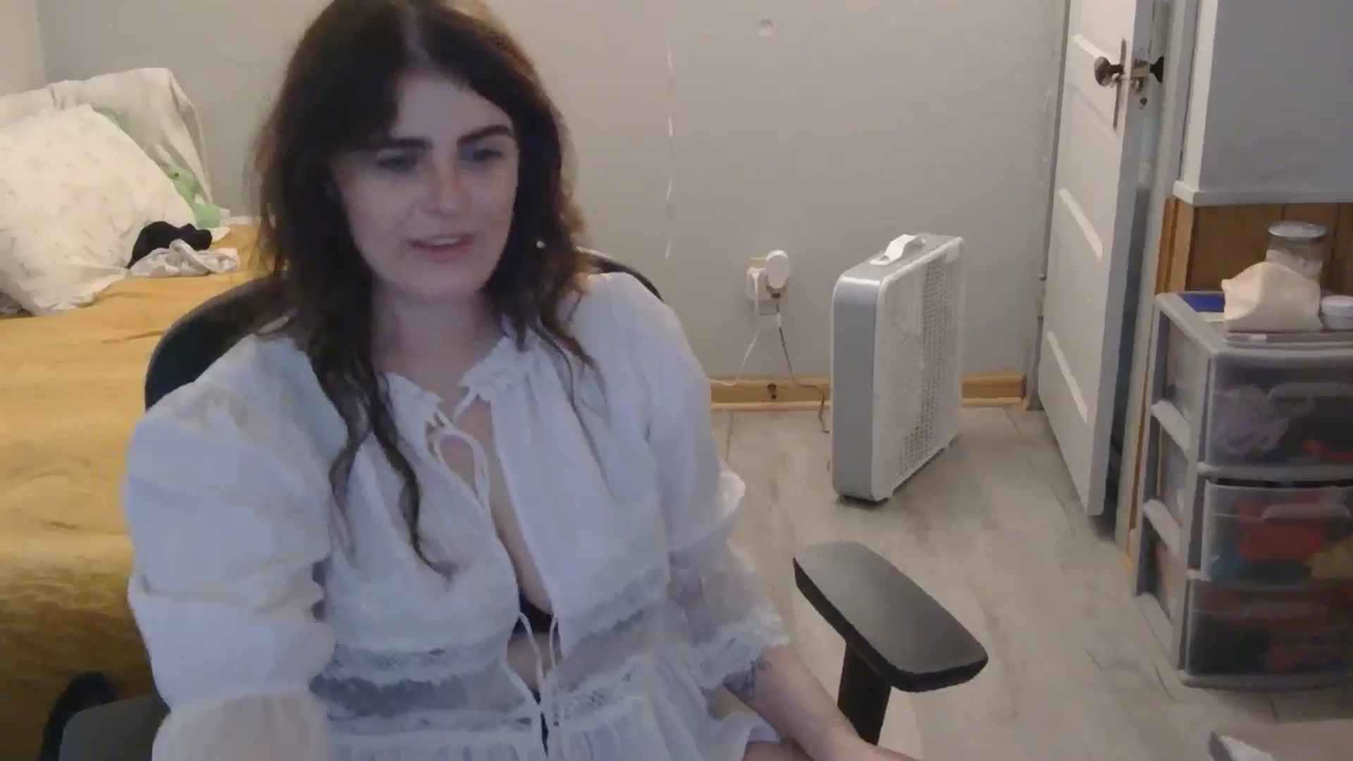 Gallery image thumbnail from TayExe's myfreecams stream on, 08/20/2025, 17:27 image 16 of 20