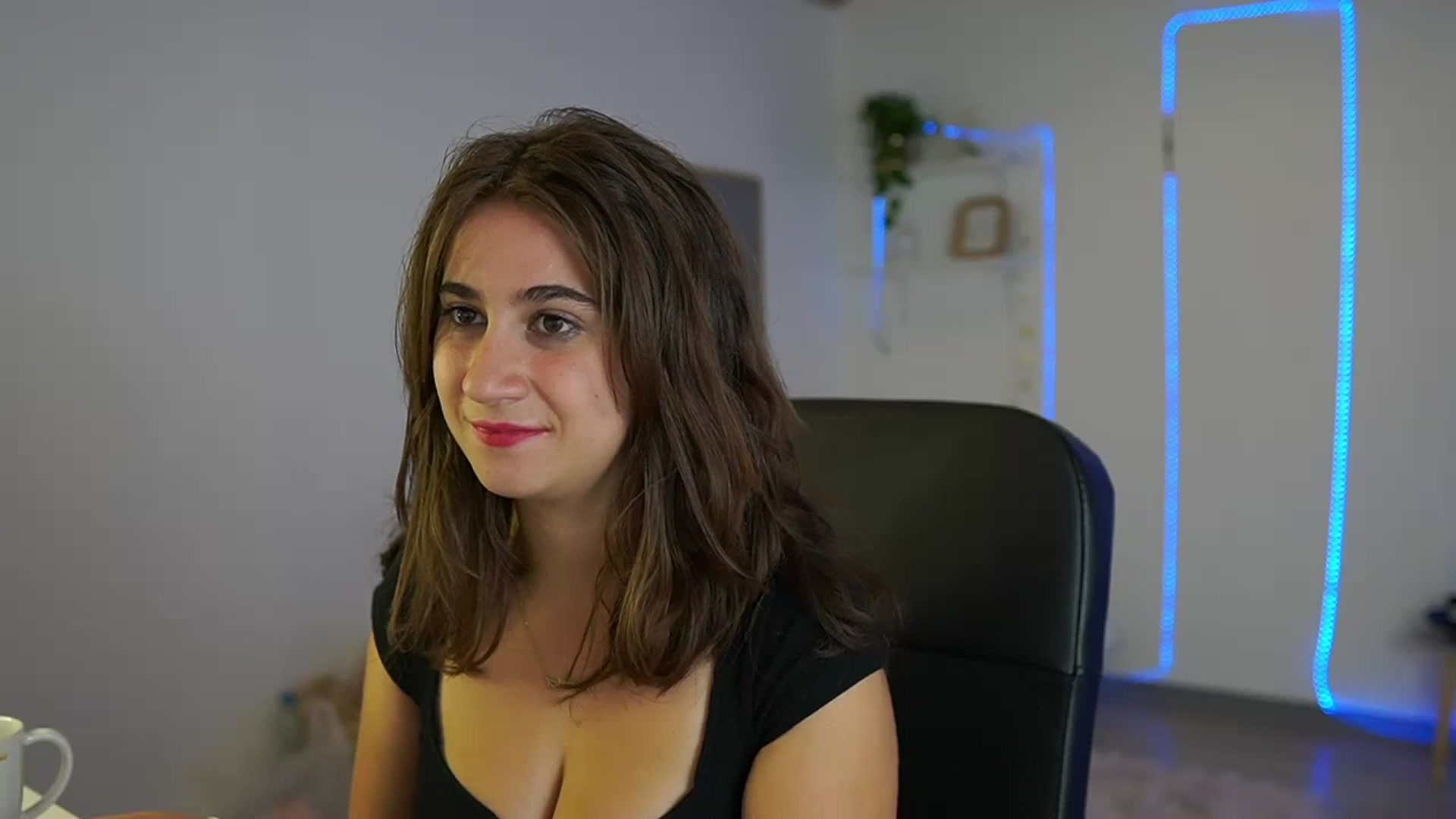 Gallery image thumbnail from Tayleee_Wood's myfreecams stream on, 10/08/2023, 09:49 image 15 of 20