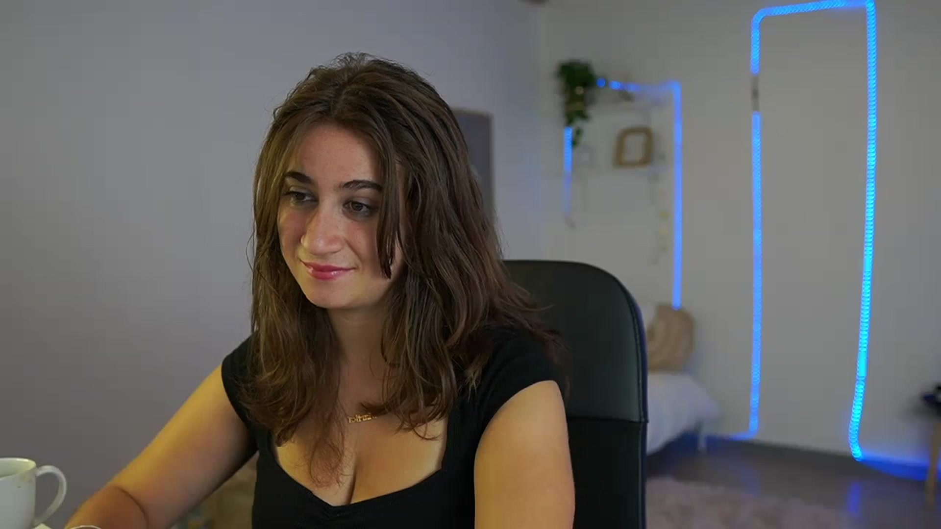 Gallery image thumbnail from Tayleee_Wood's myfreecams stream on, 10/08/2023, 10:48 image 18 of 20