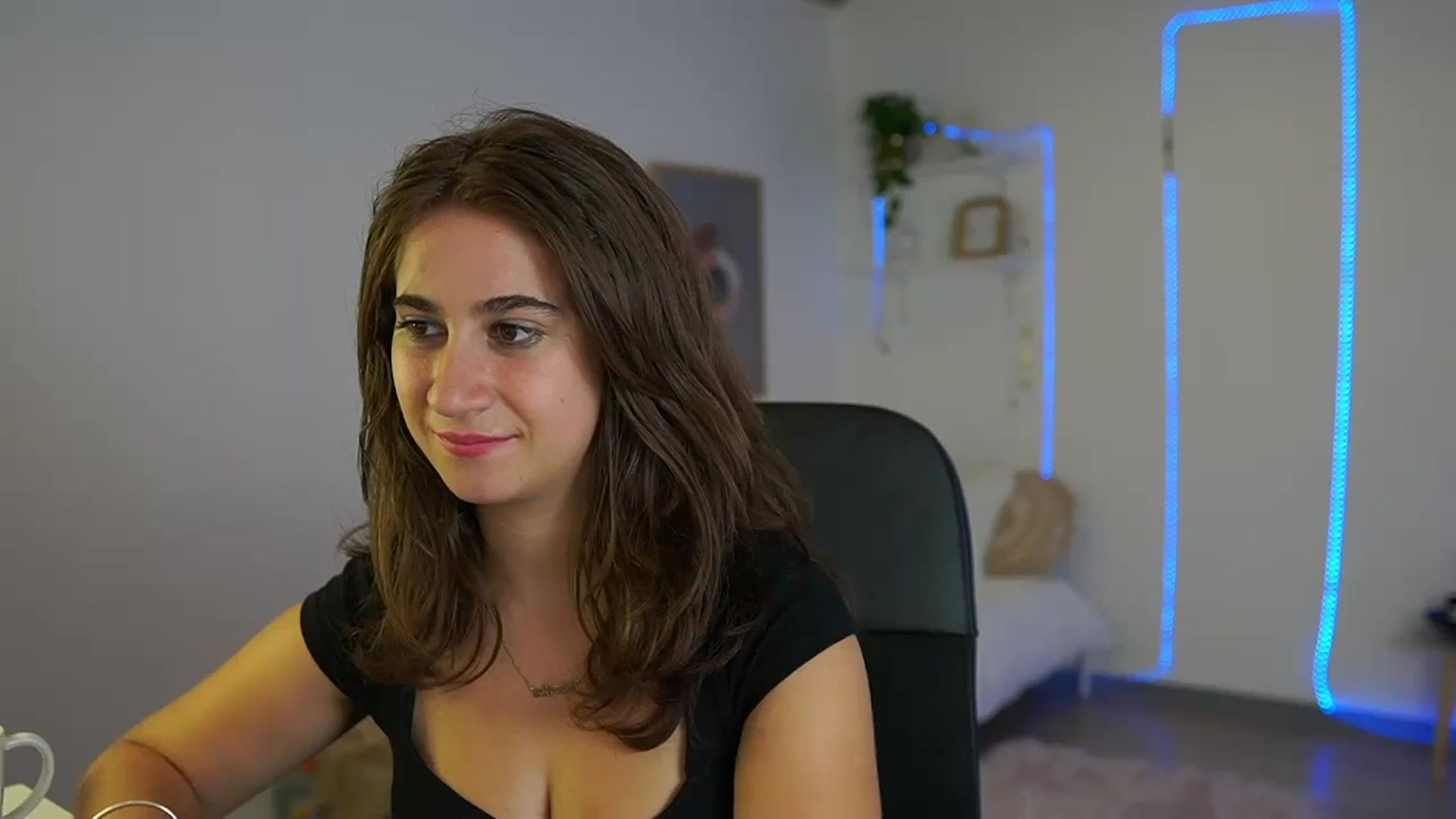 Gallery image thumbnail from Tayleee_Wood's myfreecams stream on, 10/08/2023, 12:00 image 17 of 20