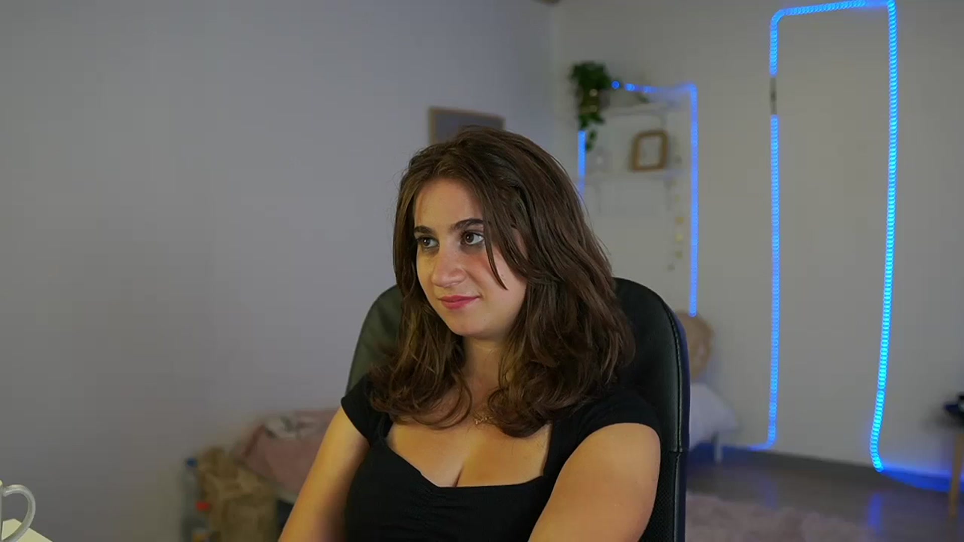 Gallery image thumbnail from Tayleee_Wood's myfreecams stream on, 10/08/2023, 12:00 image 9 of 20