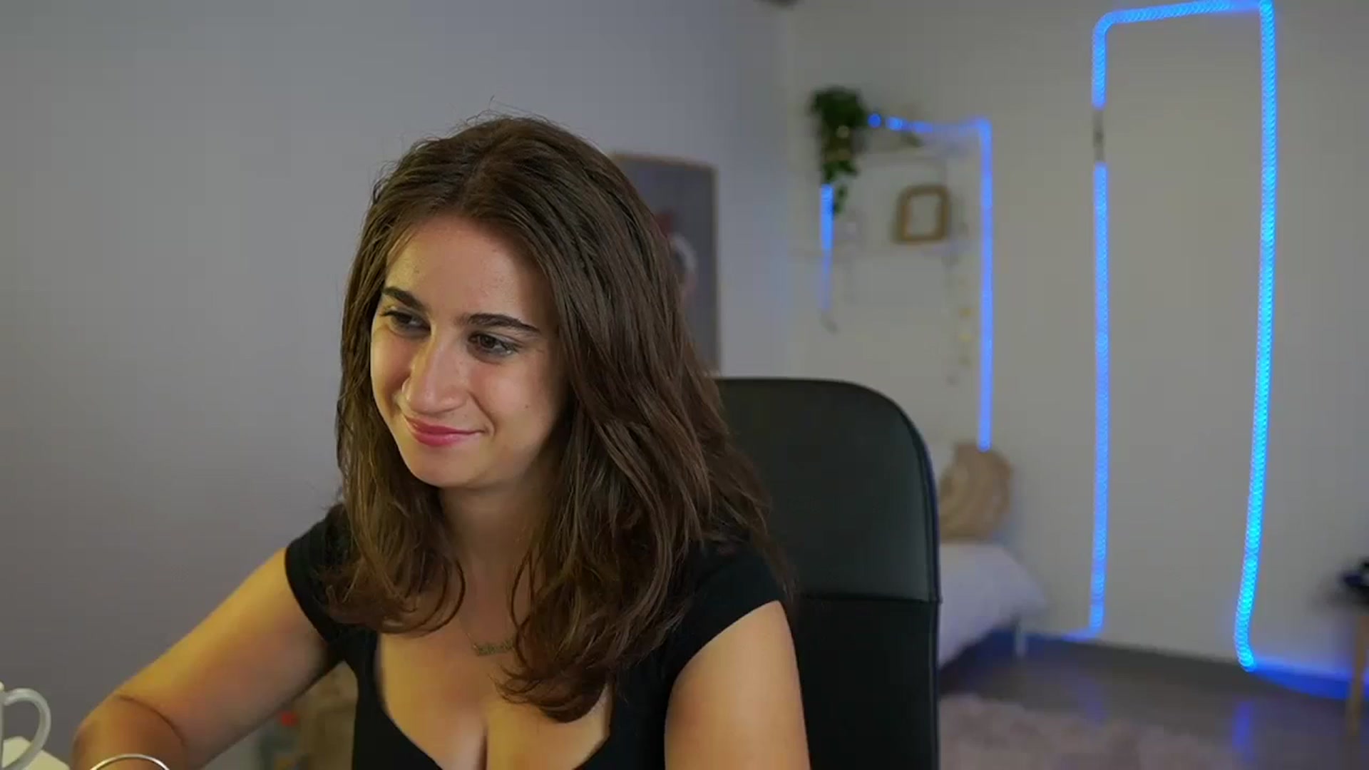 Gallery image thumbnail from Tayleee_Wood's myfreecams stream on, 10/08/2023, 12:00 image 20 of 20