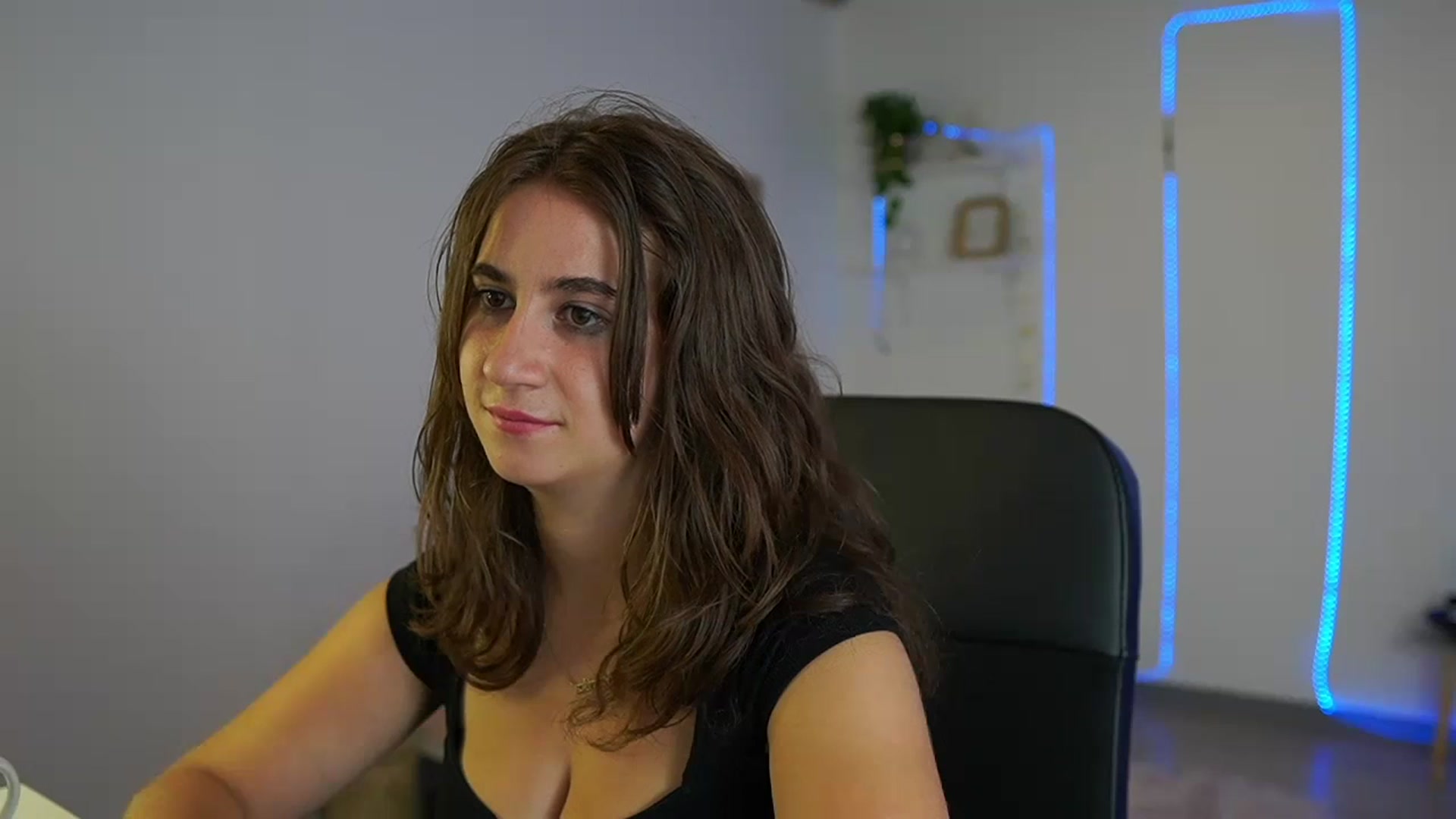 Gallery image thumbnail from Tayleee_Wood's myfreecams stream on, 10/08/2023, 13:02 image 20 of 20