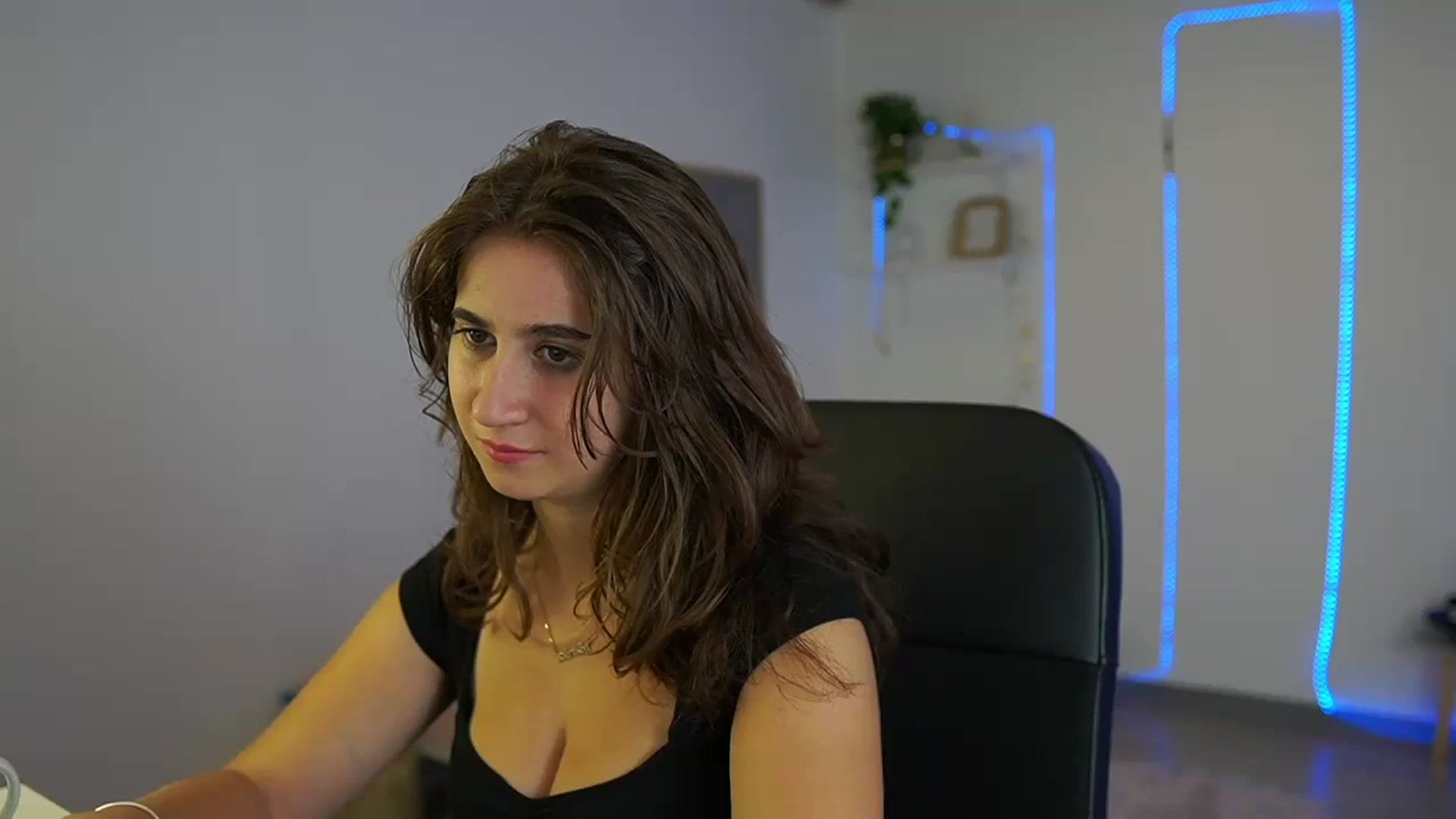 Gallery image thumbnail from Tayleee_Wood's myfreecams stream on, 10/08/2023, 13:02 image 9 of 20