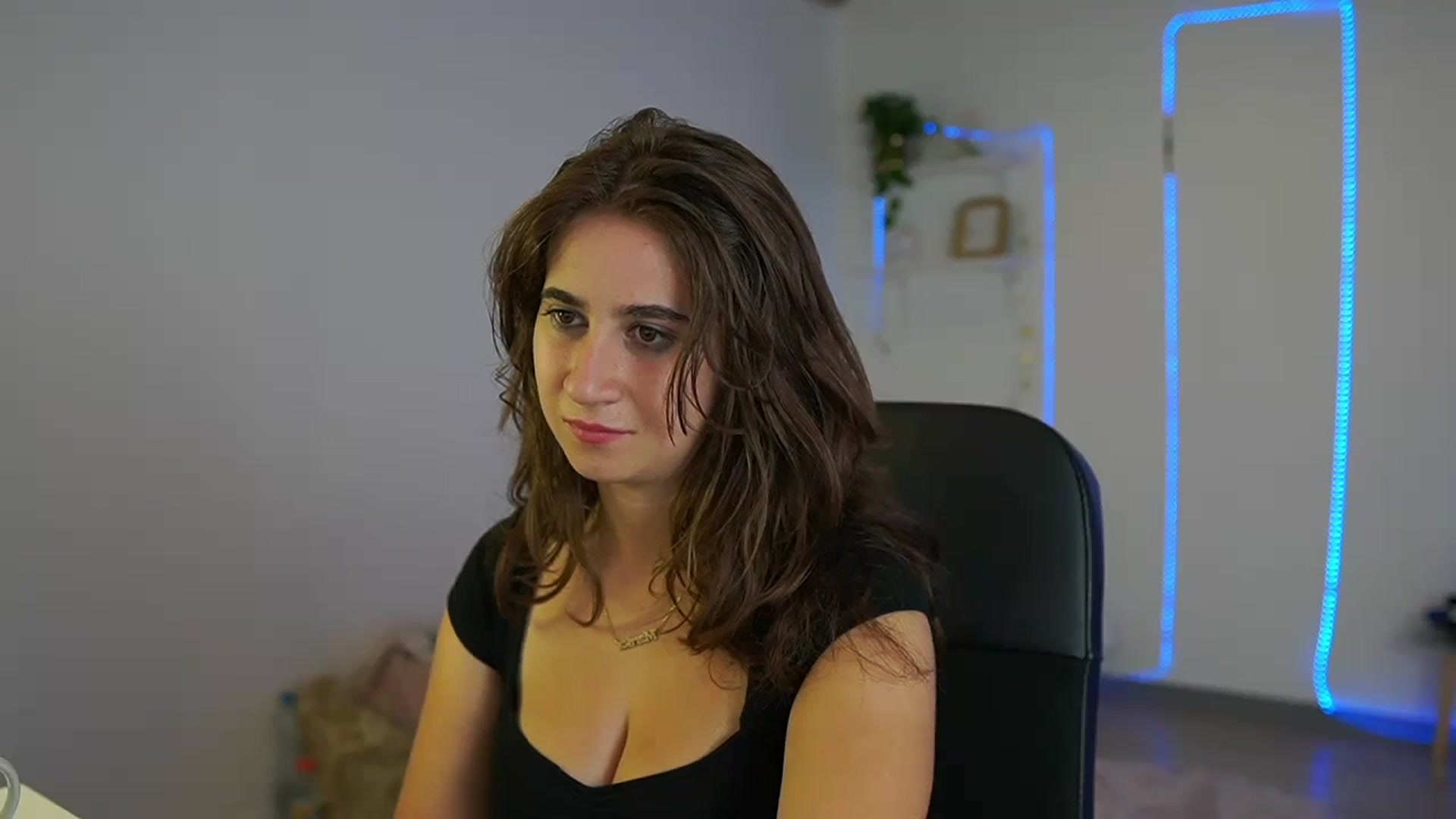 Gallery image thumbnail from Tayleee_Wood's myfreecams stream on, 10/08/2023, 13:02 image 8 of 20