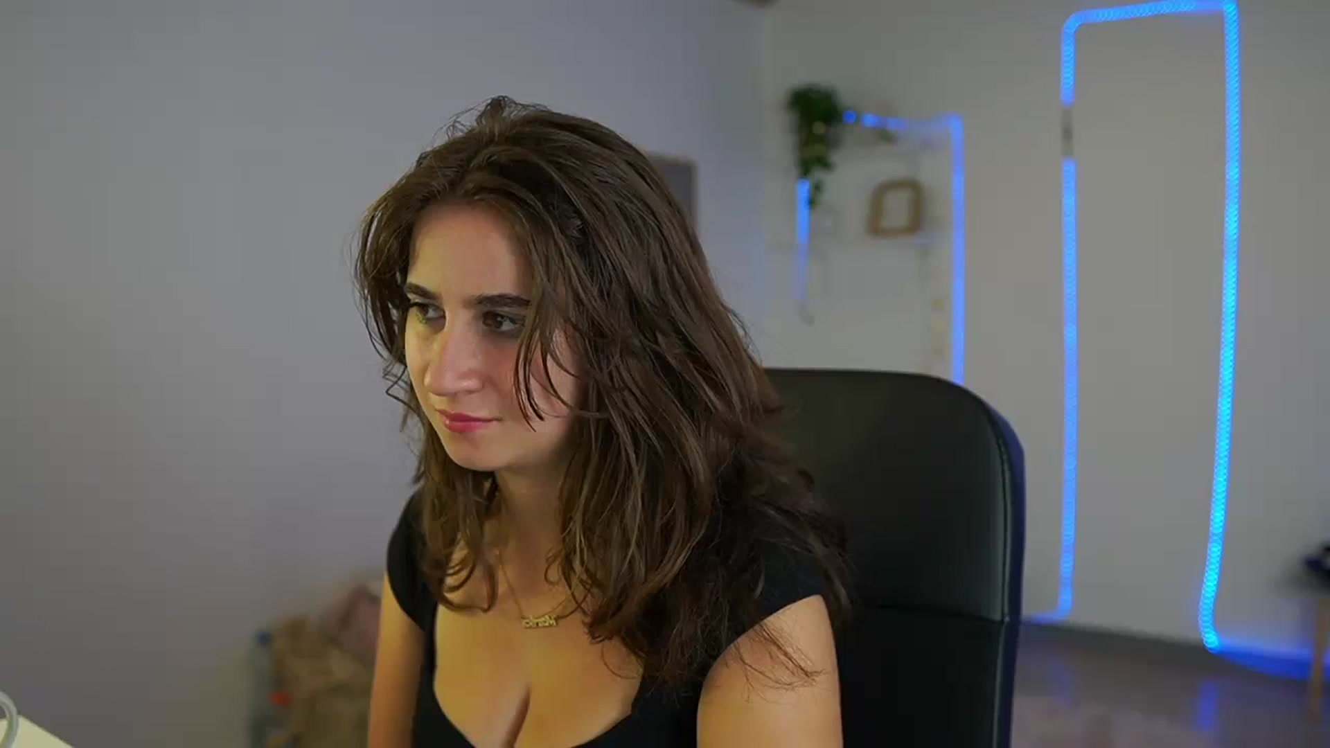 Gallery image thumbnail from Tayleee_Wood's myfreecams stream on, 10/08/2023, 13:02 image 10 of 20