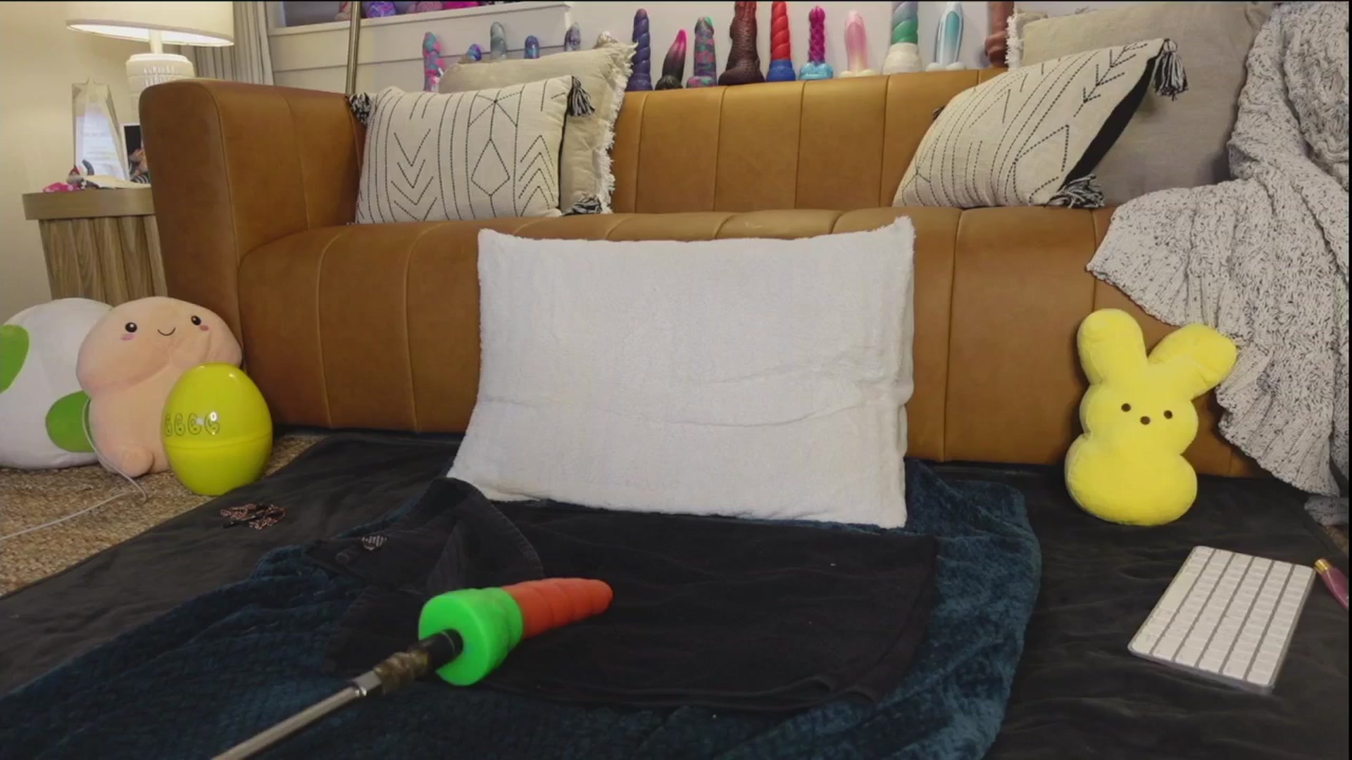 Gallery image thumbnail from TaylorLove303's myfreecams stream on, 04/20/2025, 13:35 image 19 of 20