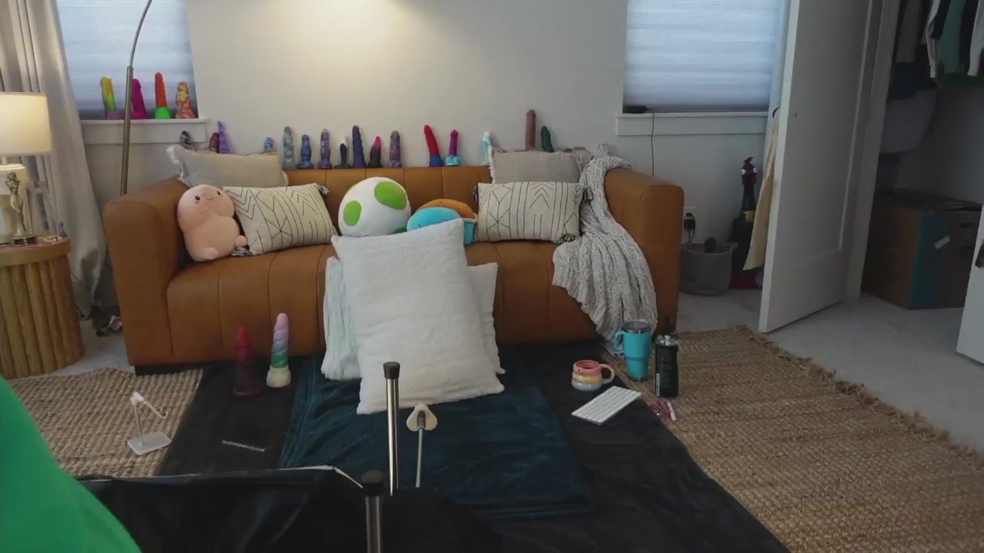 Gallery image thumbnail from TaylorLove303's myfreecams stream on, 04/22/2025, 20:24 image 1 of 20