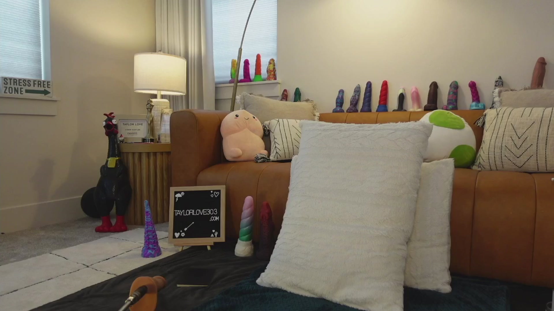 Gallery image thumbnail from TaylorLove303's myfreecams stream on, 05/12/2025, 20:59 image 1 of 20