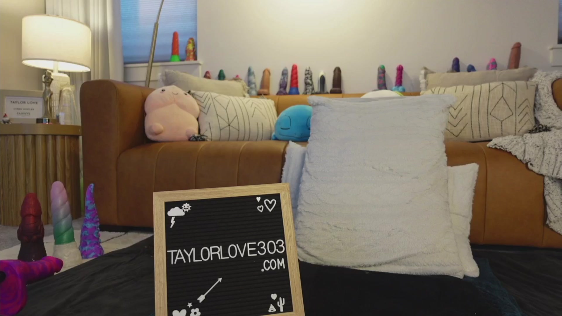 Gallery image thumbnail from TaylorLove303's myfreecams stream on, 05/28/2025, 15:06 image 13 of 20