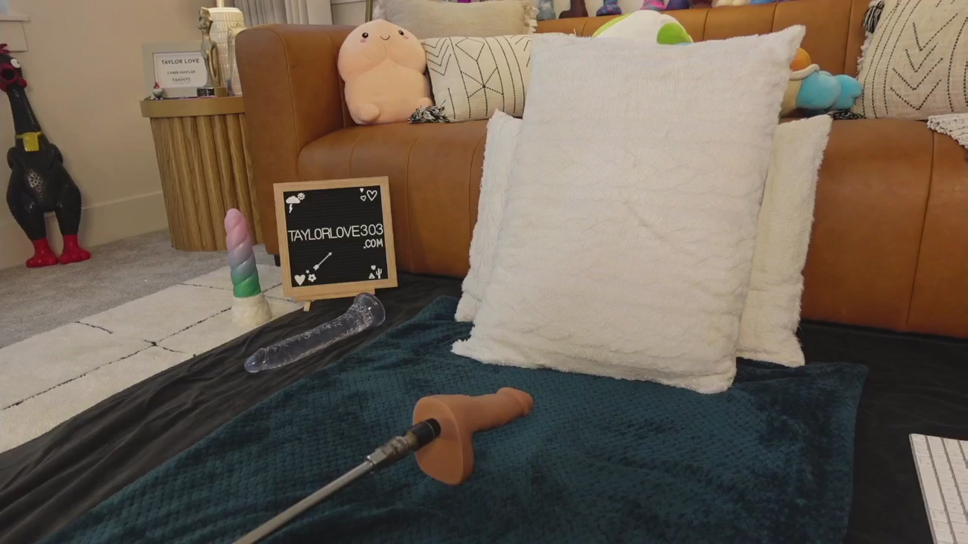 Gallery image thumbnail from TaylorLove303's myfreecams stream on, 06/08/2025, 19:31 image 3 of 20