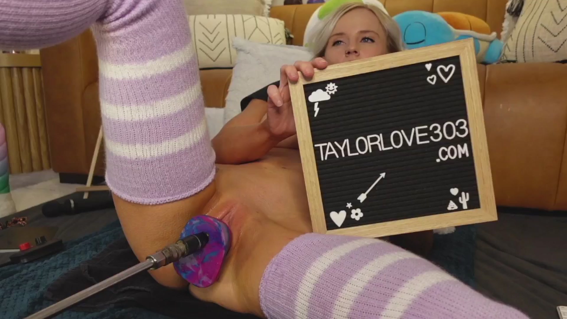 Gallery image thumbnail from TaylorLove303's myfreecams stream on, 06/18/2025, 14:08 image 6 of 20
