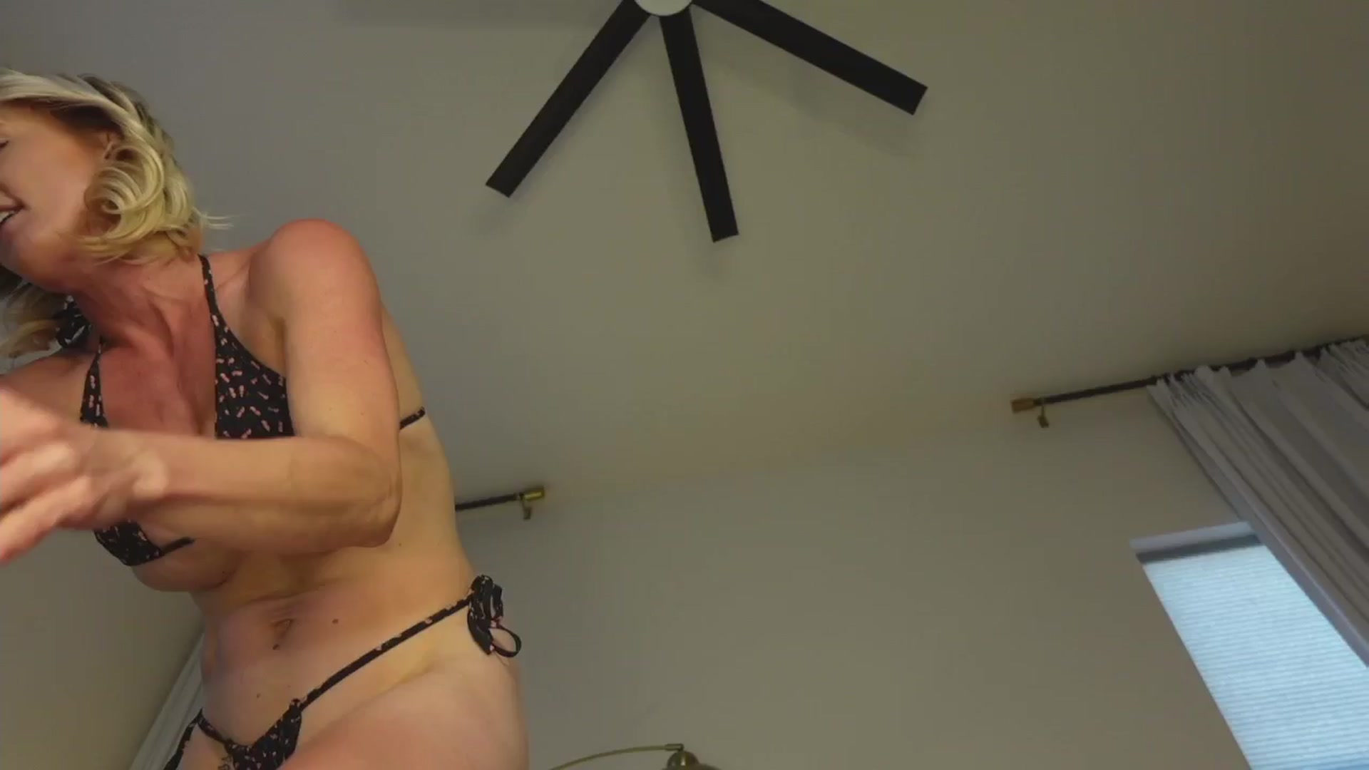 Gallery image thumbnail from TaylorLove303's myfreecams stream on, 07/10/2025, 15:40 image 14 of 20