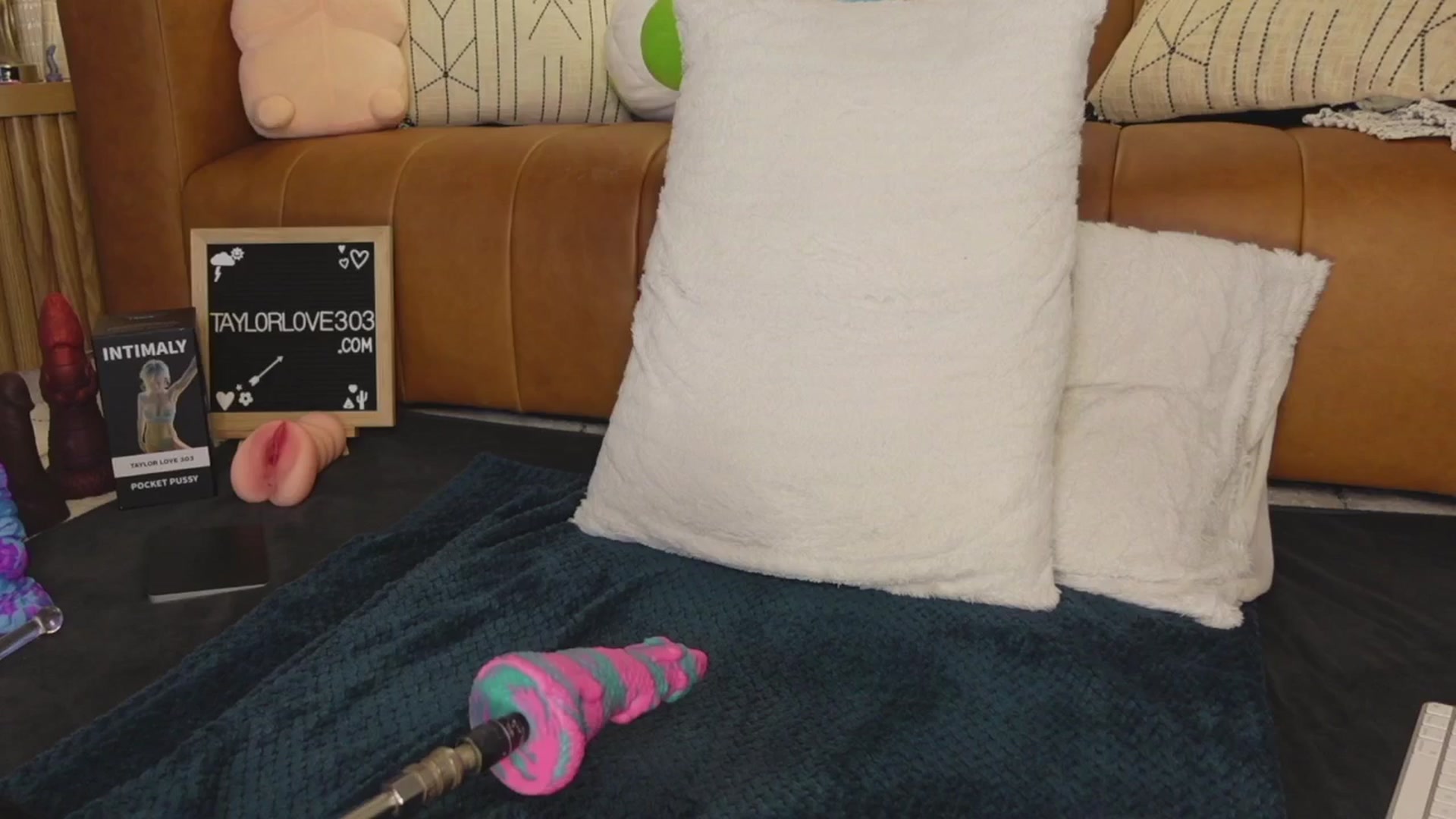 Gallery image thumbnail from TaylorLove303's myfreecams stream on, 07/12/2025, 15:32 image 3 of 20