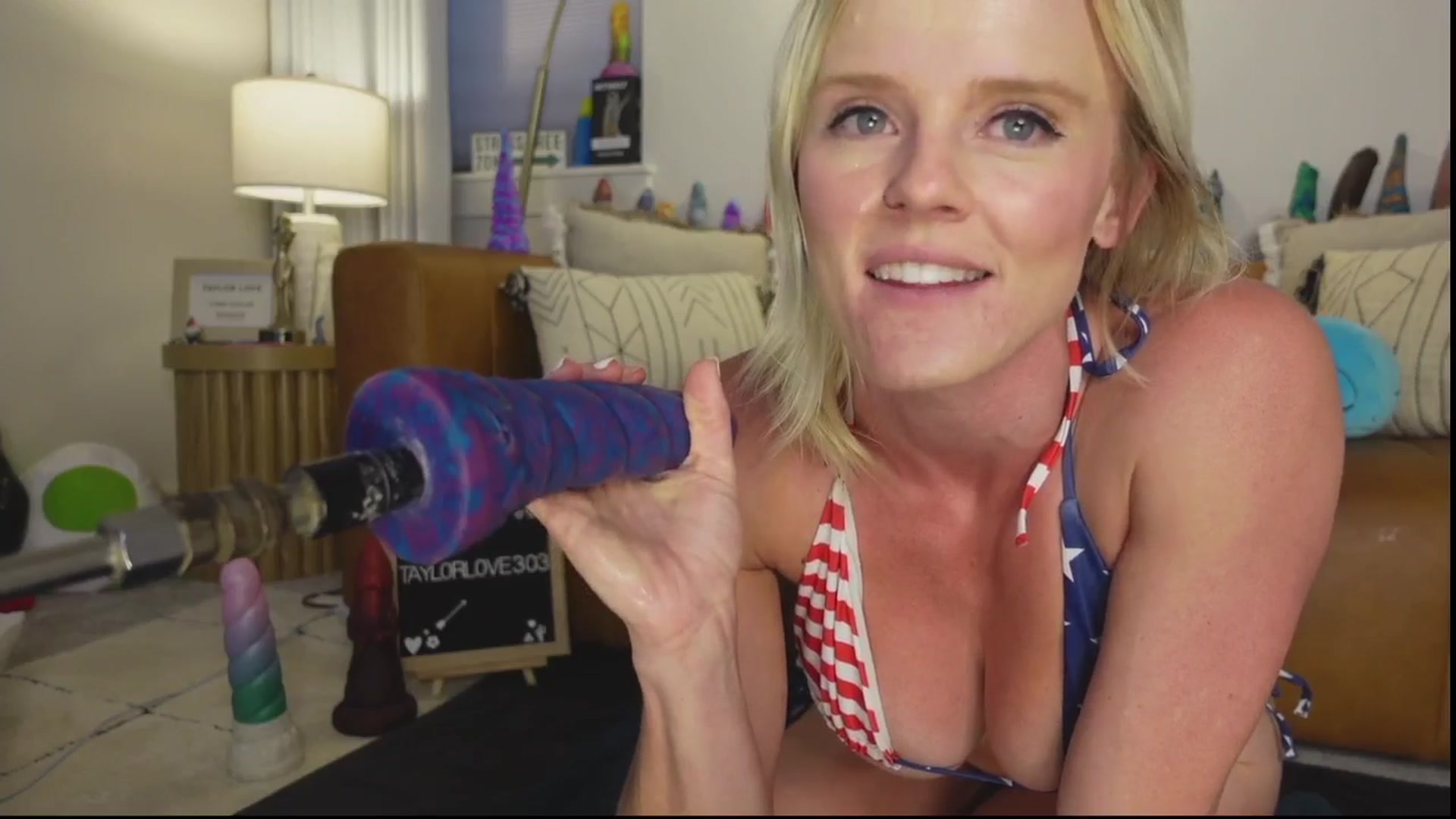 Gallery image thumbnail from TaylorLove303's myfreecams stream on, 08/05/2025, 15:02 image 9 of 20