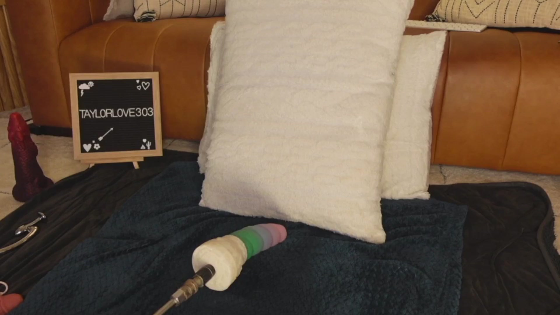 Gallery image thumbnail from TaylorLove303's myfreecams stream on, 08/27/2025, 14:59 image 2 of 20