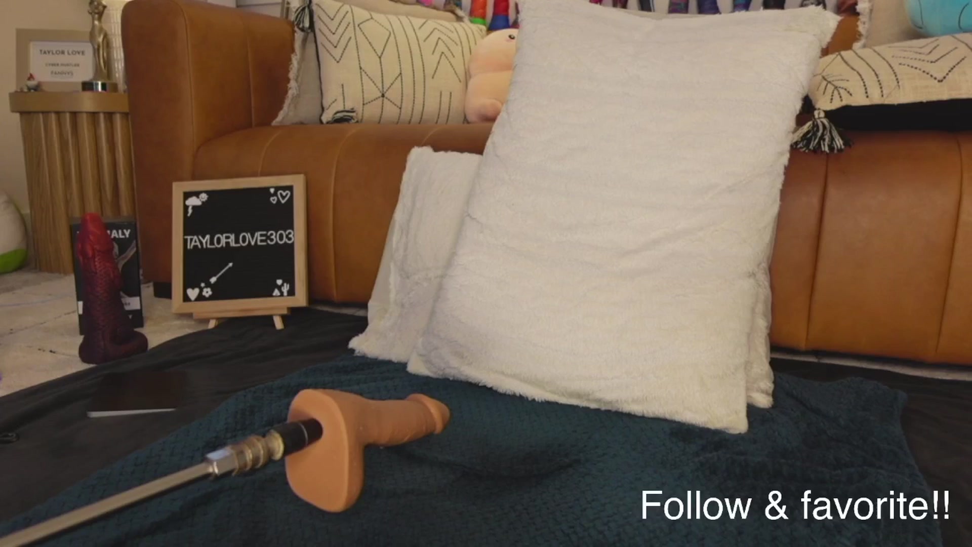 Gallery image thumbnail from TaylorLove303's myfreecams stream on, 08/28/2025, 15:07 image 6 of 20