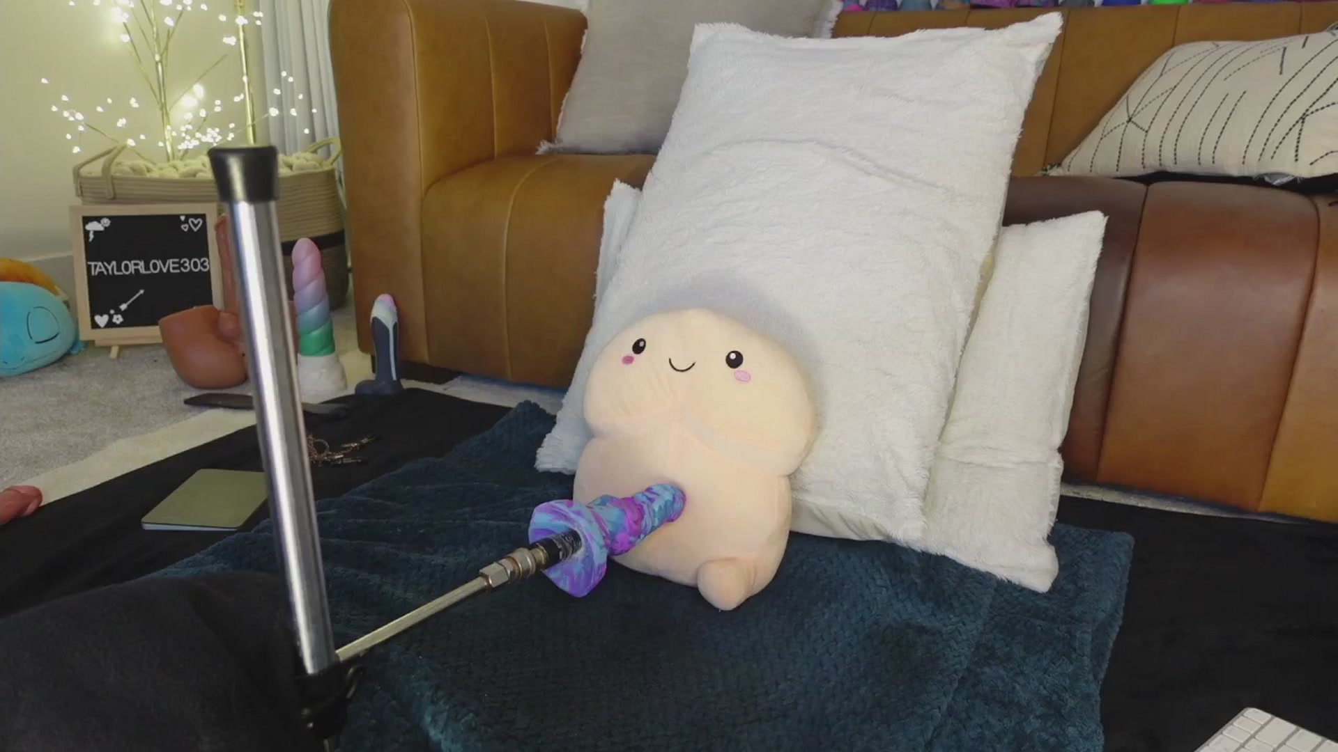 Gallery image thumbnail from TaylorLove303's myfreecams stream on, 03/14/2026, 12:30 image 14 of 20