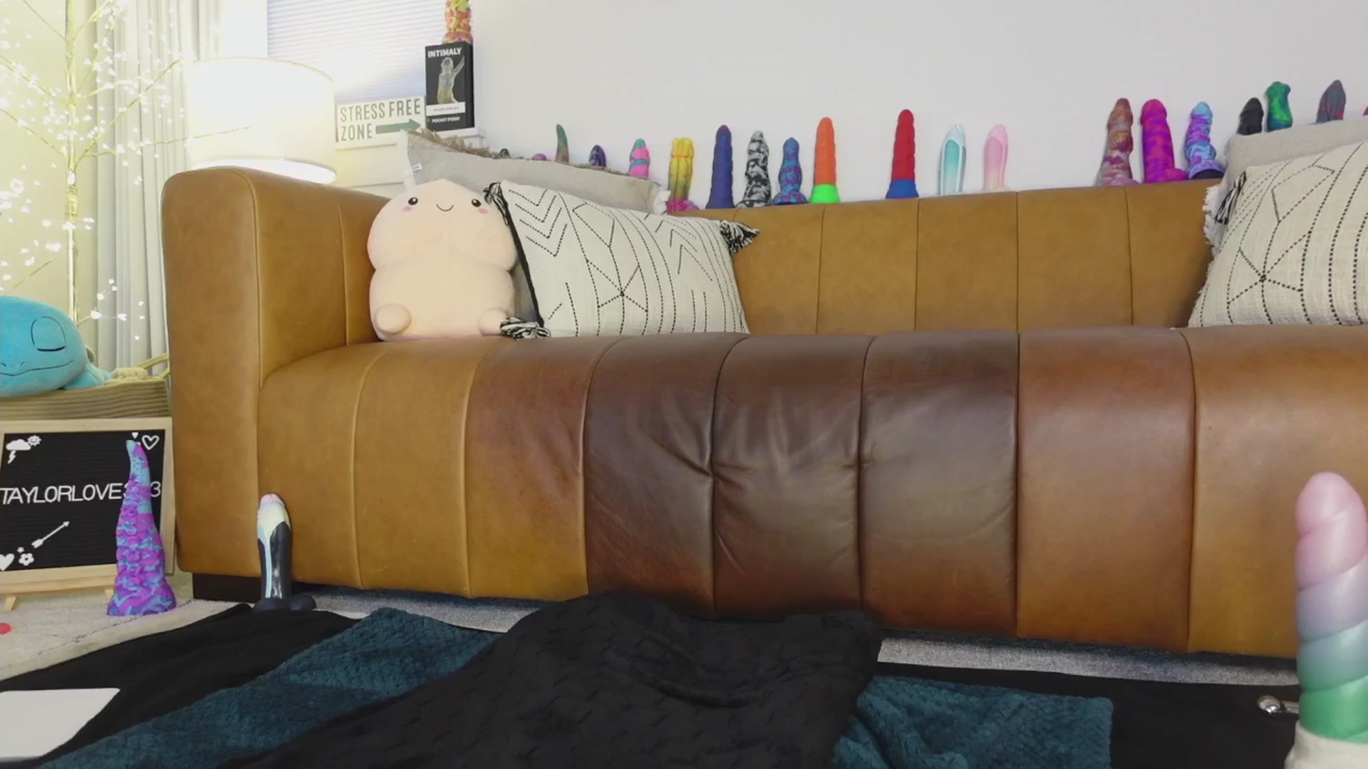 Gallery image thumbnail from TaylorLove303's myfreecams stream on, 03/27/2026, 15:20 image 1 of 20