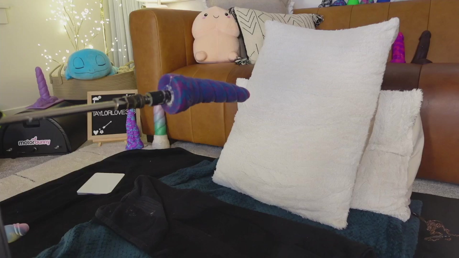 Gallery image thumbnail from TaylorLove303's myfreecams stream on, 03/28/2026, 13:50 image 1 of 20