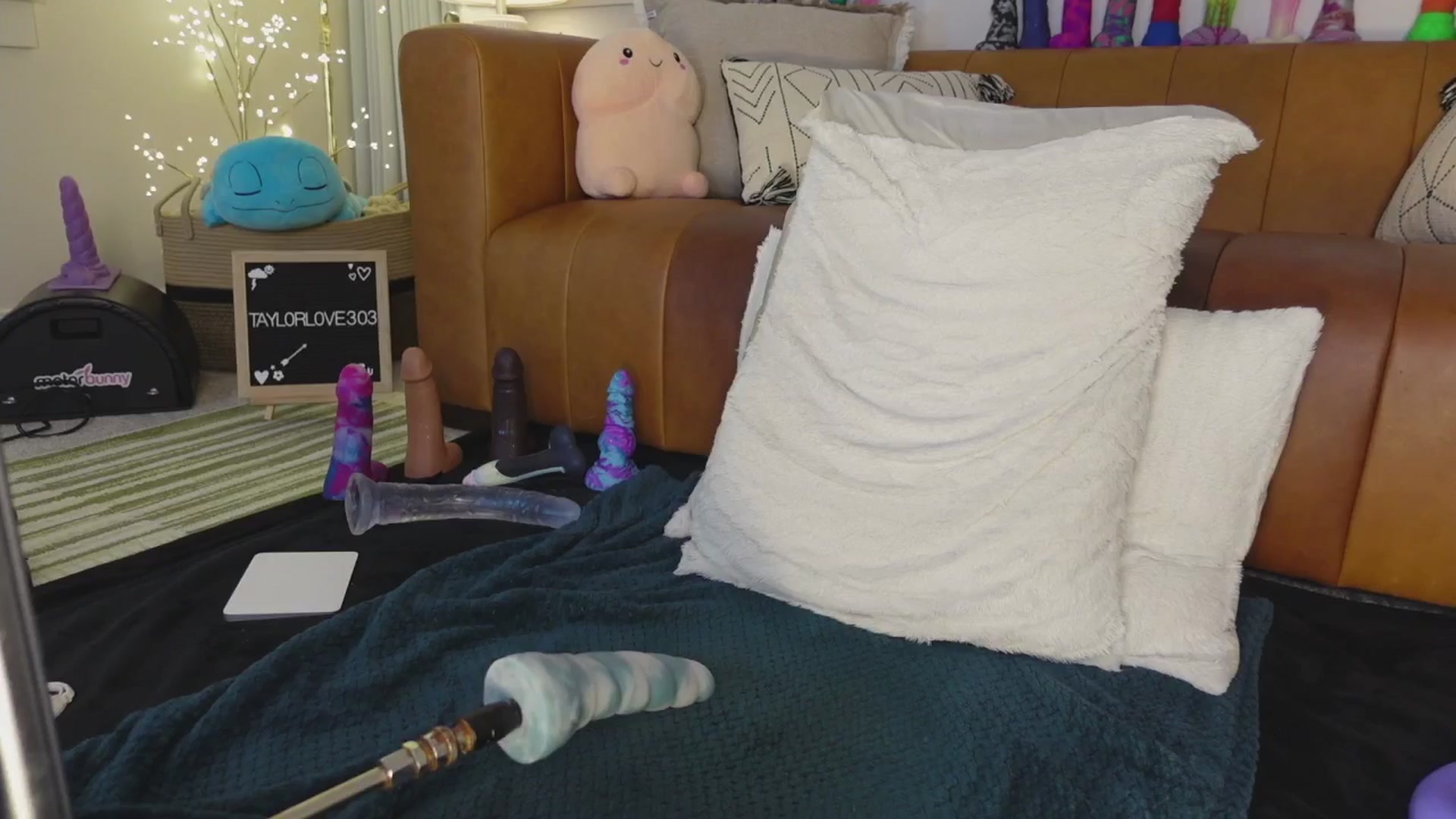 Gallery image thumbnail from TaylorLove303's myfreecams stream on, 04/14/2026, 15:11 image 17 of 20
