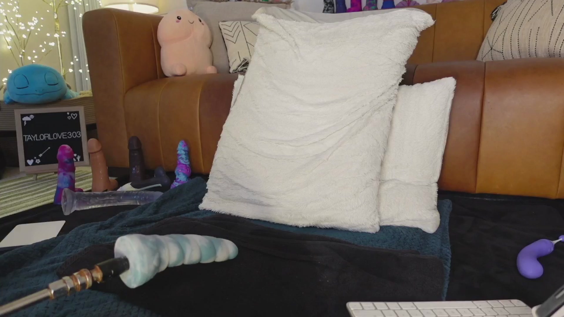 Gallery image thumbnail from TaylorLove303's myfreecams stream on, 04/14/2026, 15:11 image 15 of 20