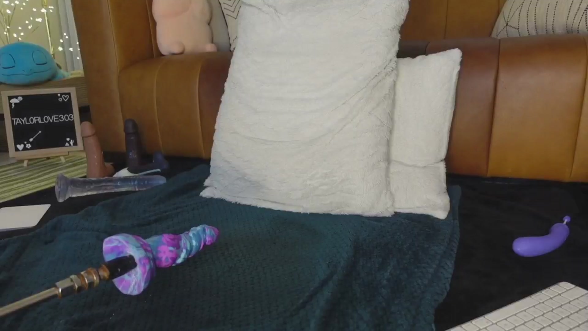 Gallery image thumbnail from TaylorLove303's myfreecams stream on, 04/14/2026, 15:11 image 9 of 20
