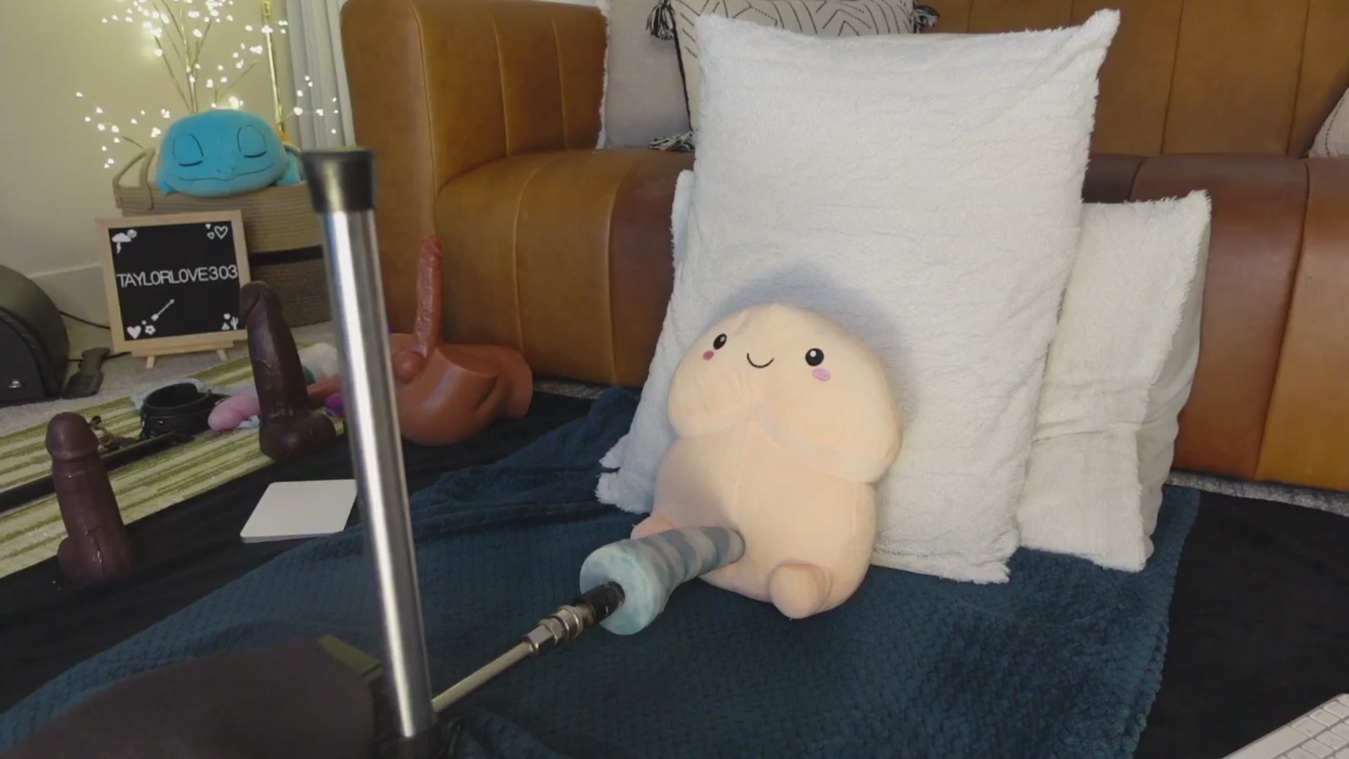 Gallery image thumbnail from TaylorLove303's myfreecams stream on, 04/22/2026, 14:36 image 10 of 20
