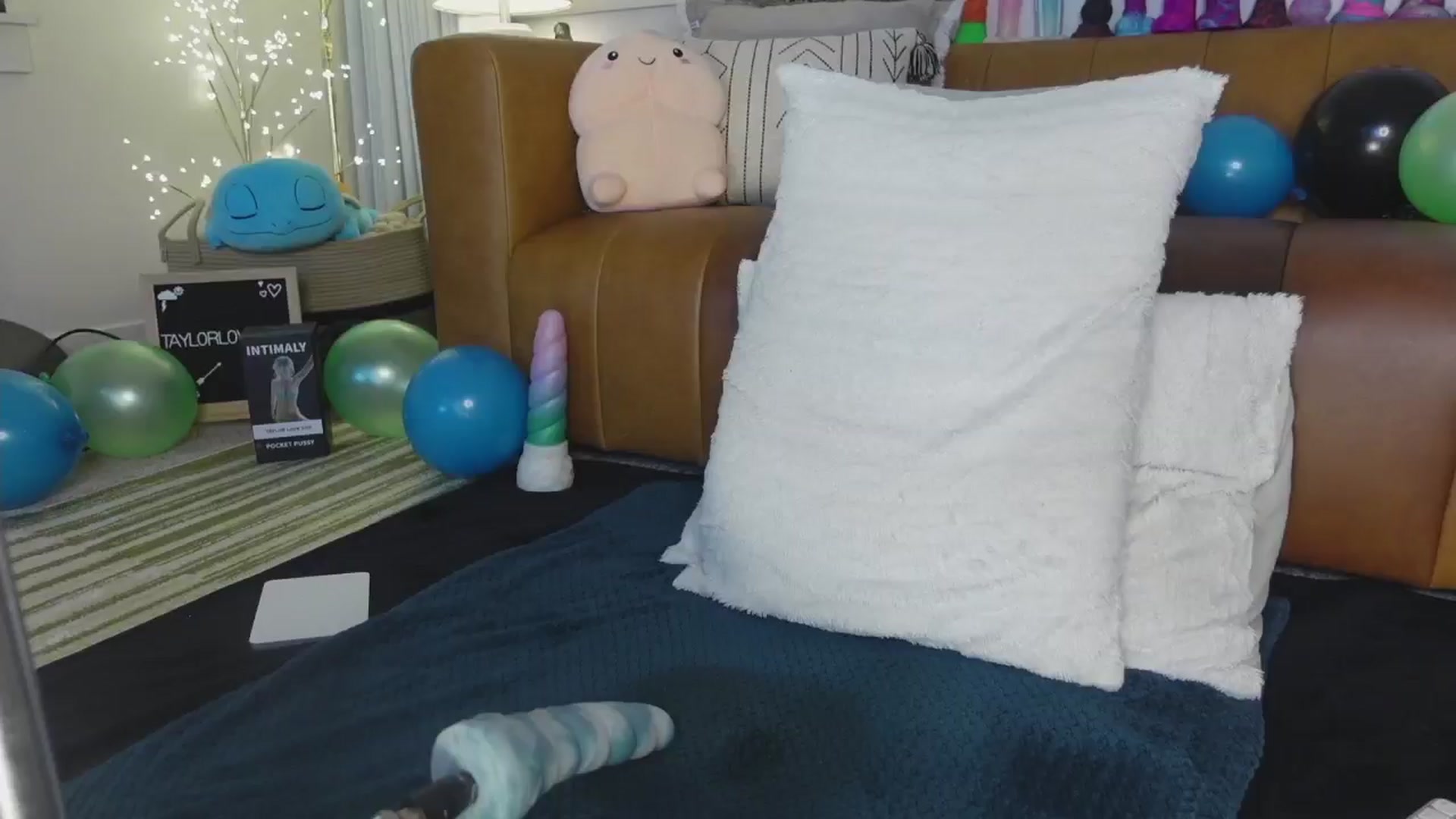 Gallery image thumbnail from TaylorLove303's myfreecams stream on, 04/24/2026, 15:16 image 1 of 20