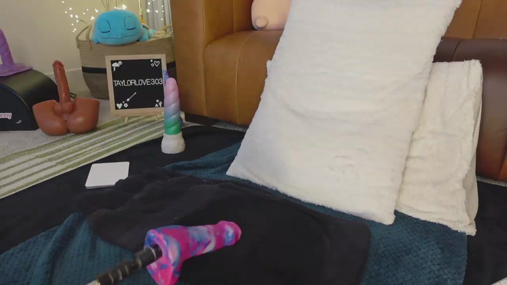 Gallery image thumbnail from TaylorLove303's myfreecams stream on, 05/20/2026, 15:19 image 6 of 20