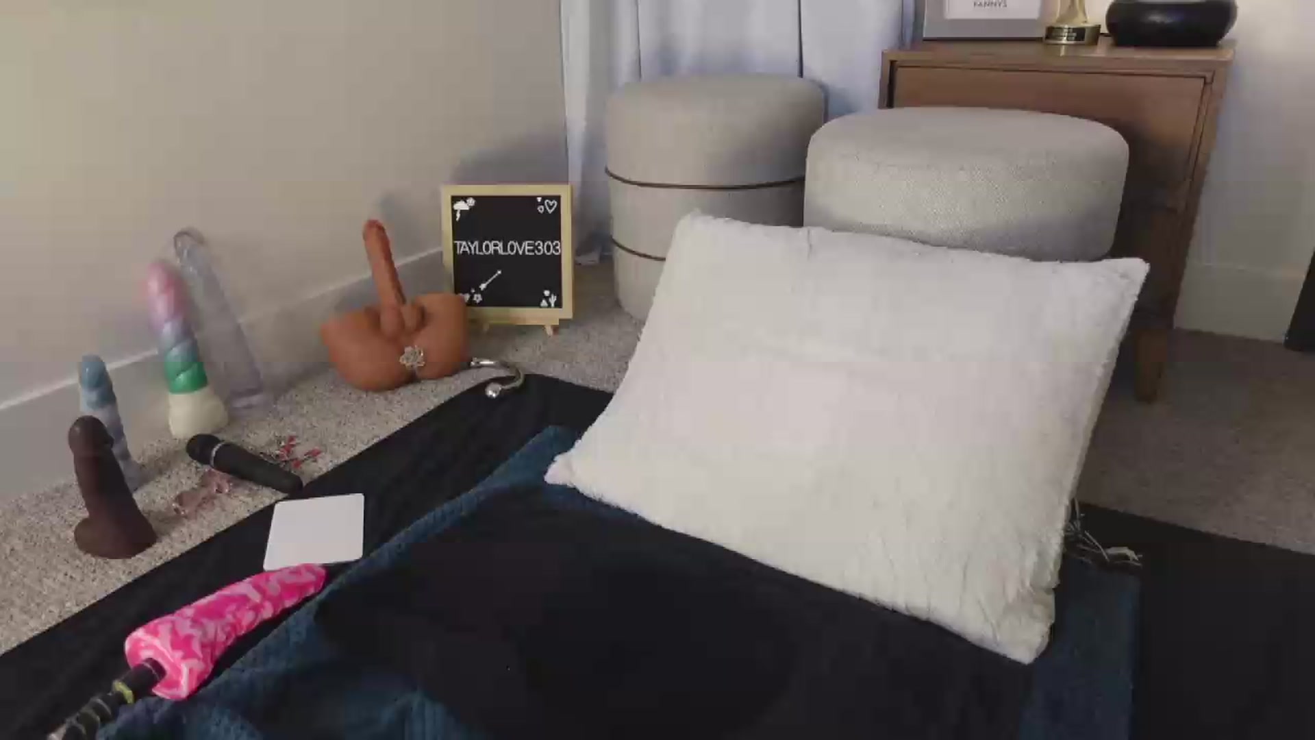 Gallery image thumbnail from TaylorLove303's myfreecams stream on, 10/06/2026, 15:01 image 16 of 20