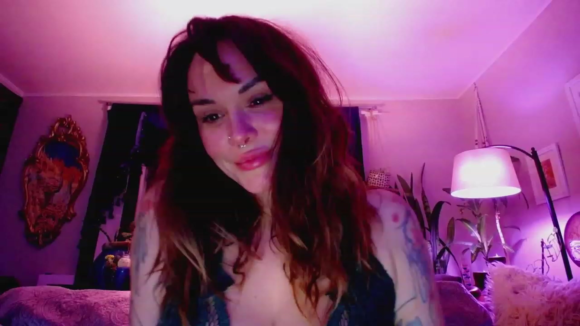 Gallery image thumbnail from TaylorVaughan's myfreecams stream on, 11/19/2023, 05:20 image 3 of 20