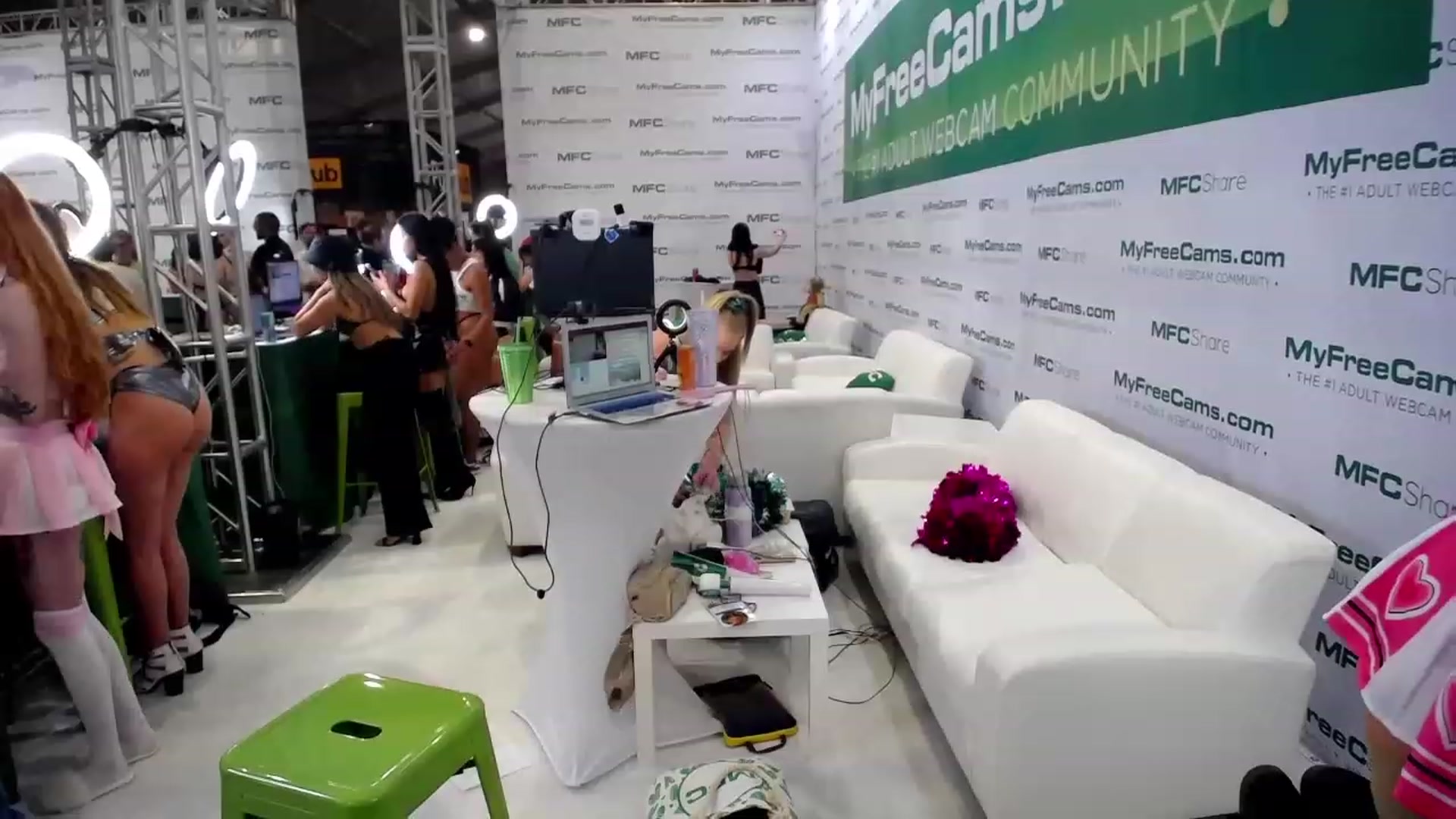 Gallery image thumbnail from TaylorVaughan's myfreecams stream on, 01/26/2024, 24:00 image 18 of 20