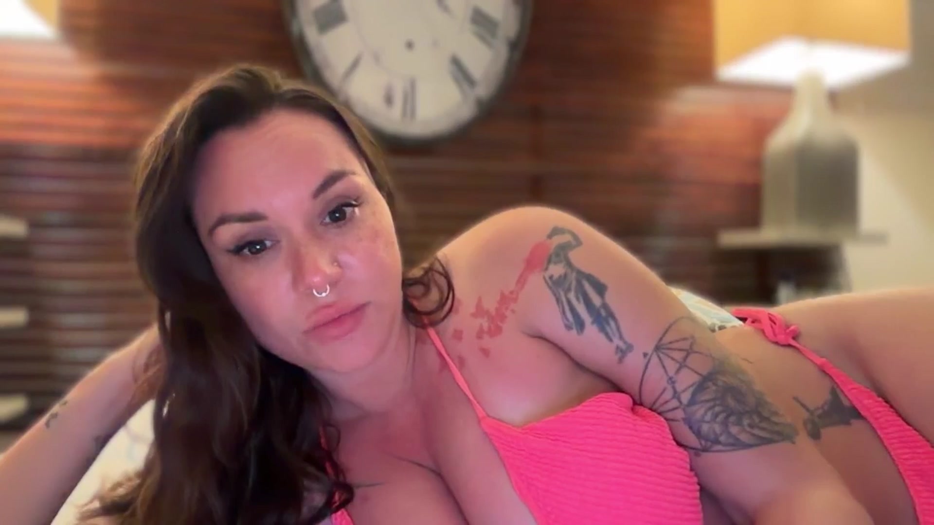 Gallery image thumbnail from TaylorVaughan's myfreecams stream on, 12/10/2024, 24:04 image 17 of 20
